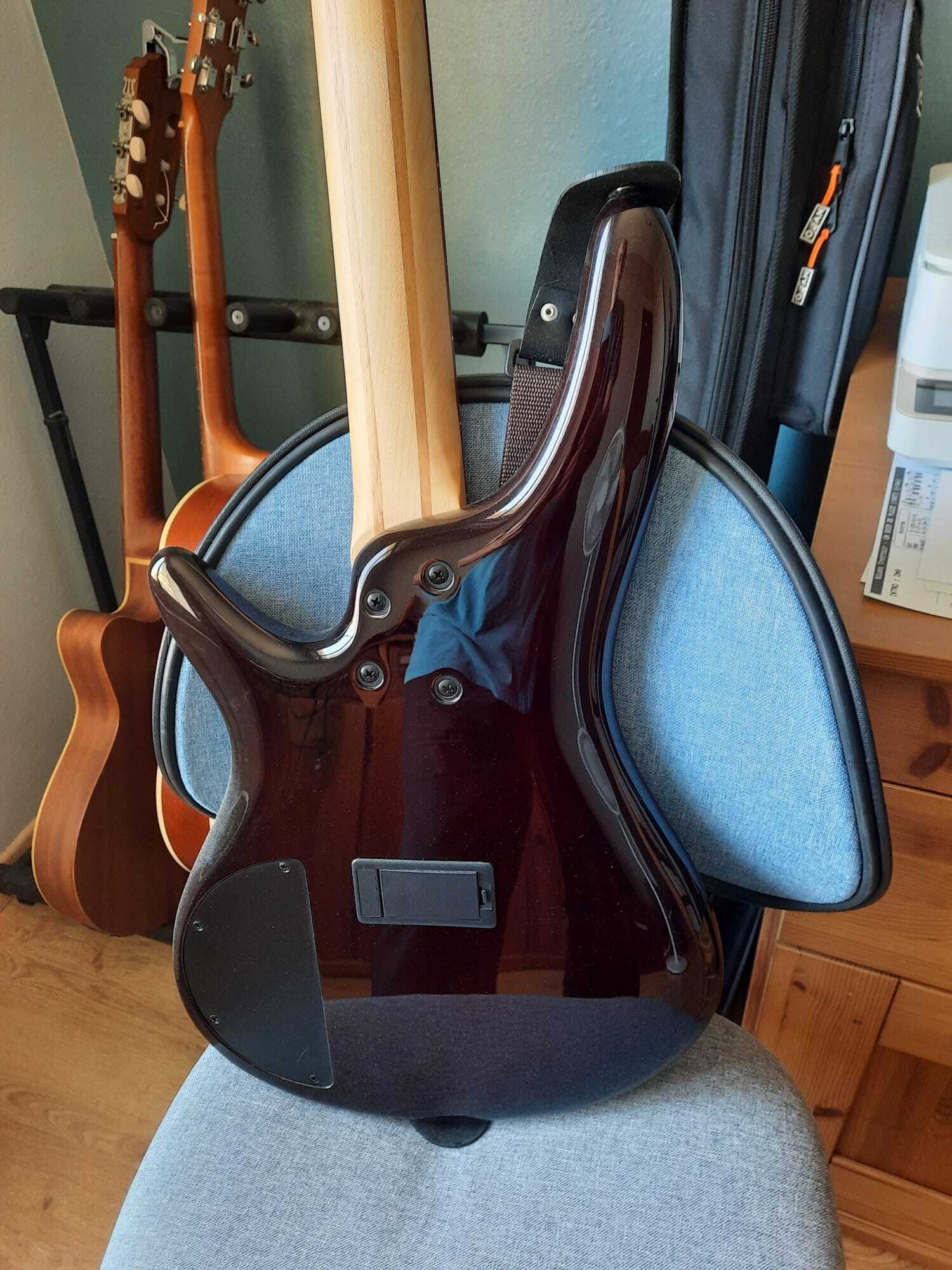 vends guitare basse fretless