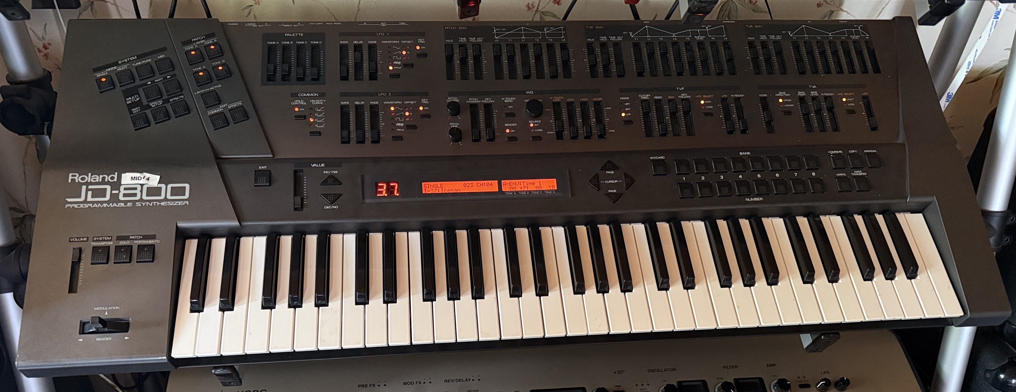Roland JD800