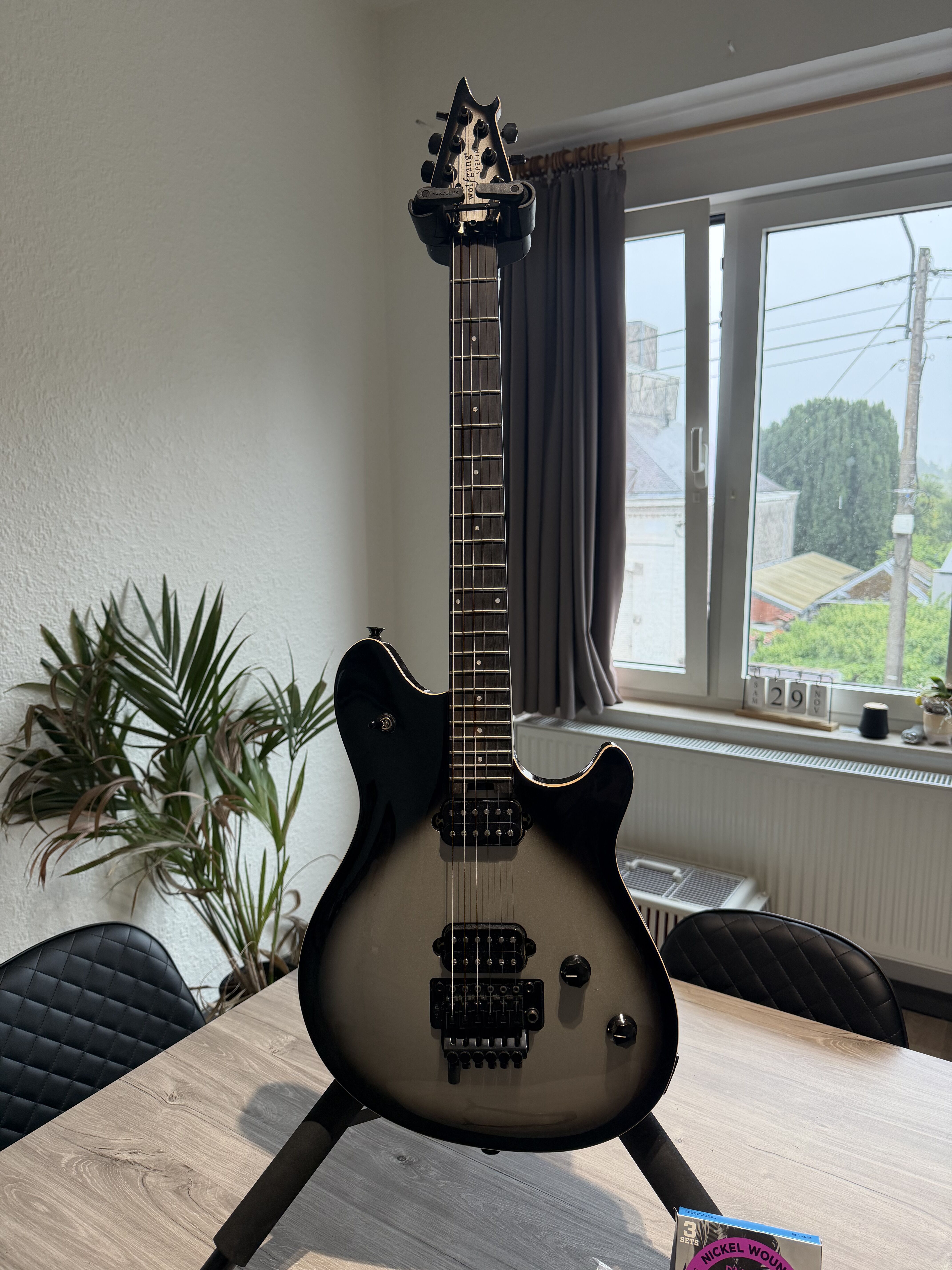 EVH Wolfgang Special Ebony finition Silverburst