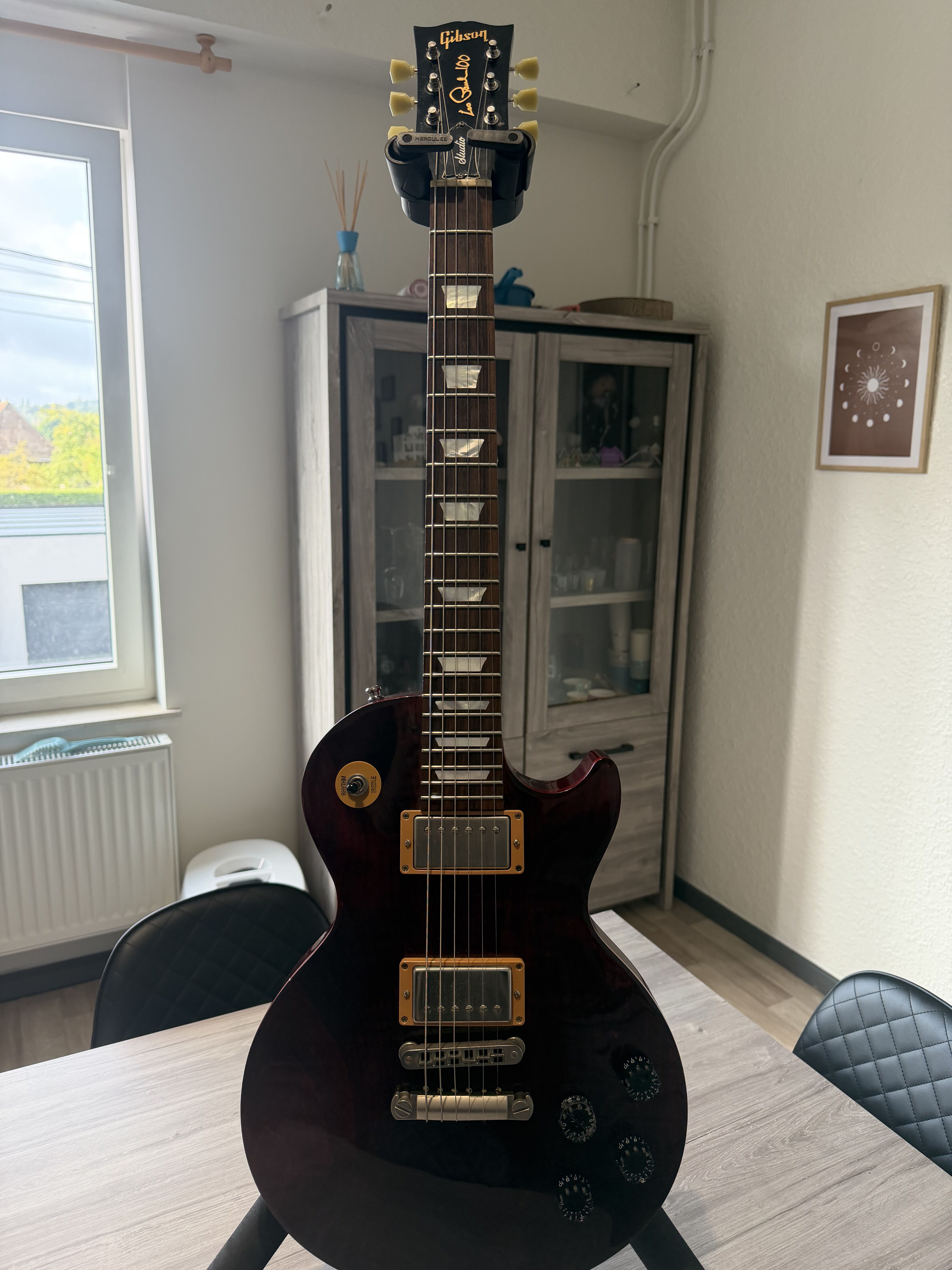 Gibson Les Paul Studio 2015 (tête réparée en 2016 mais ne bouge absolument pas depuis 10 ans)