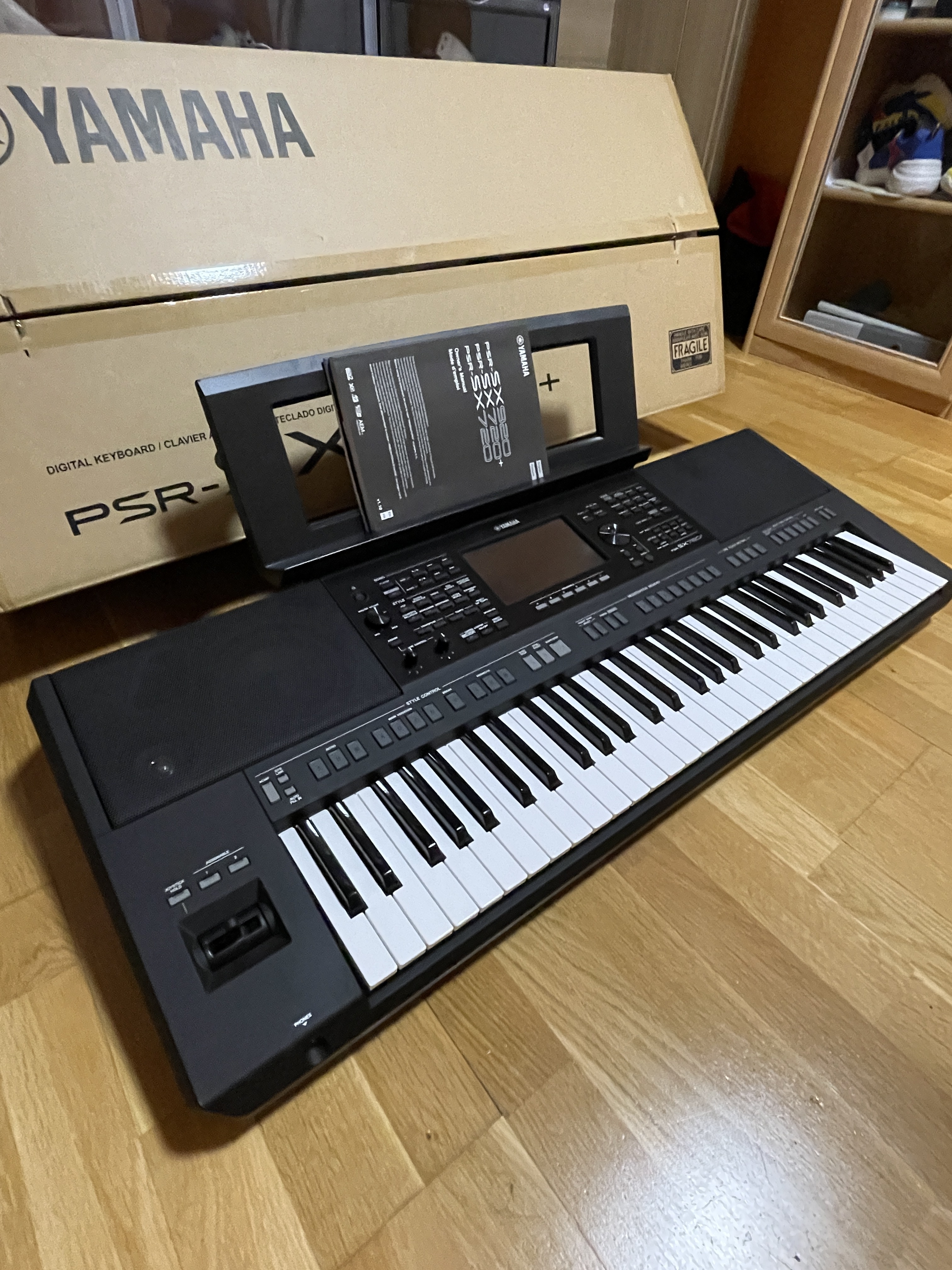 Vends clavier arrangeur Yamaha PSR-SX720+ (SX720 Plus) - comme neuf
