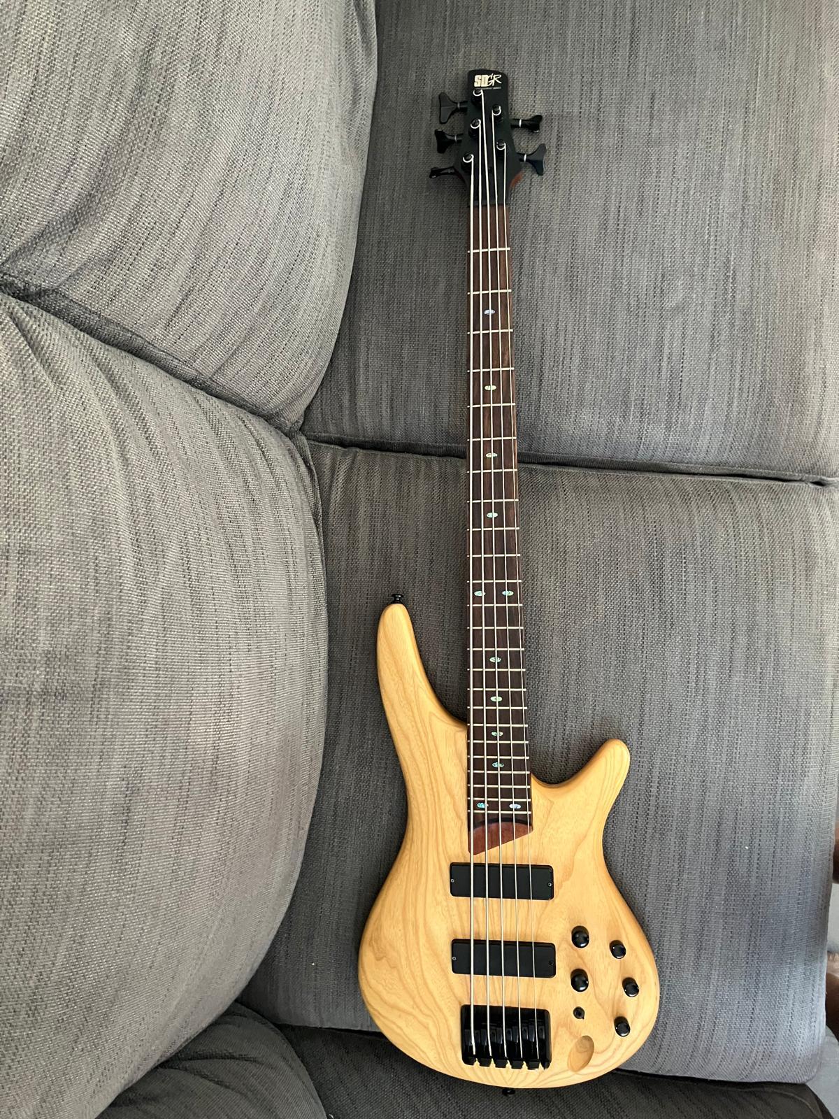 Vends Basse 5 cordes Ibanez SR605