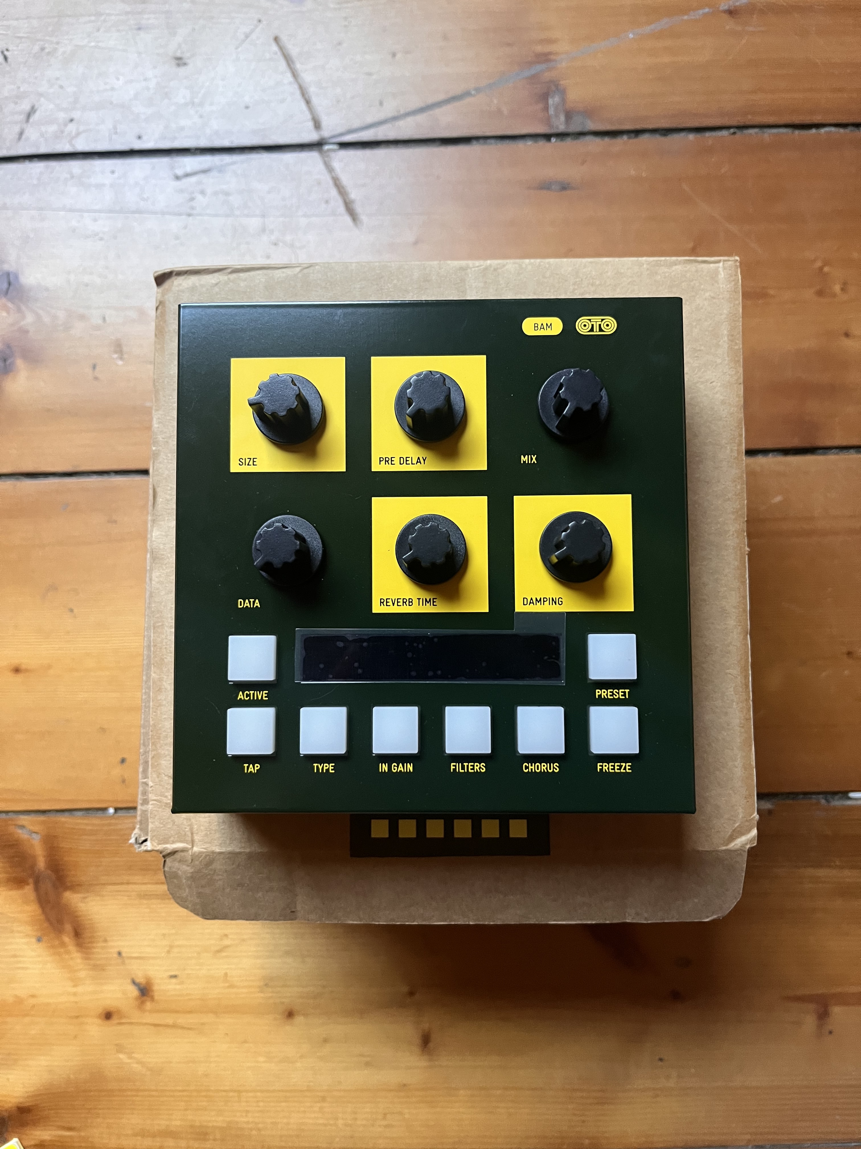 Reverb OTO BAM dans un état neuf