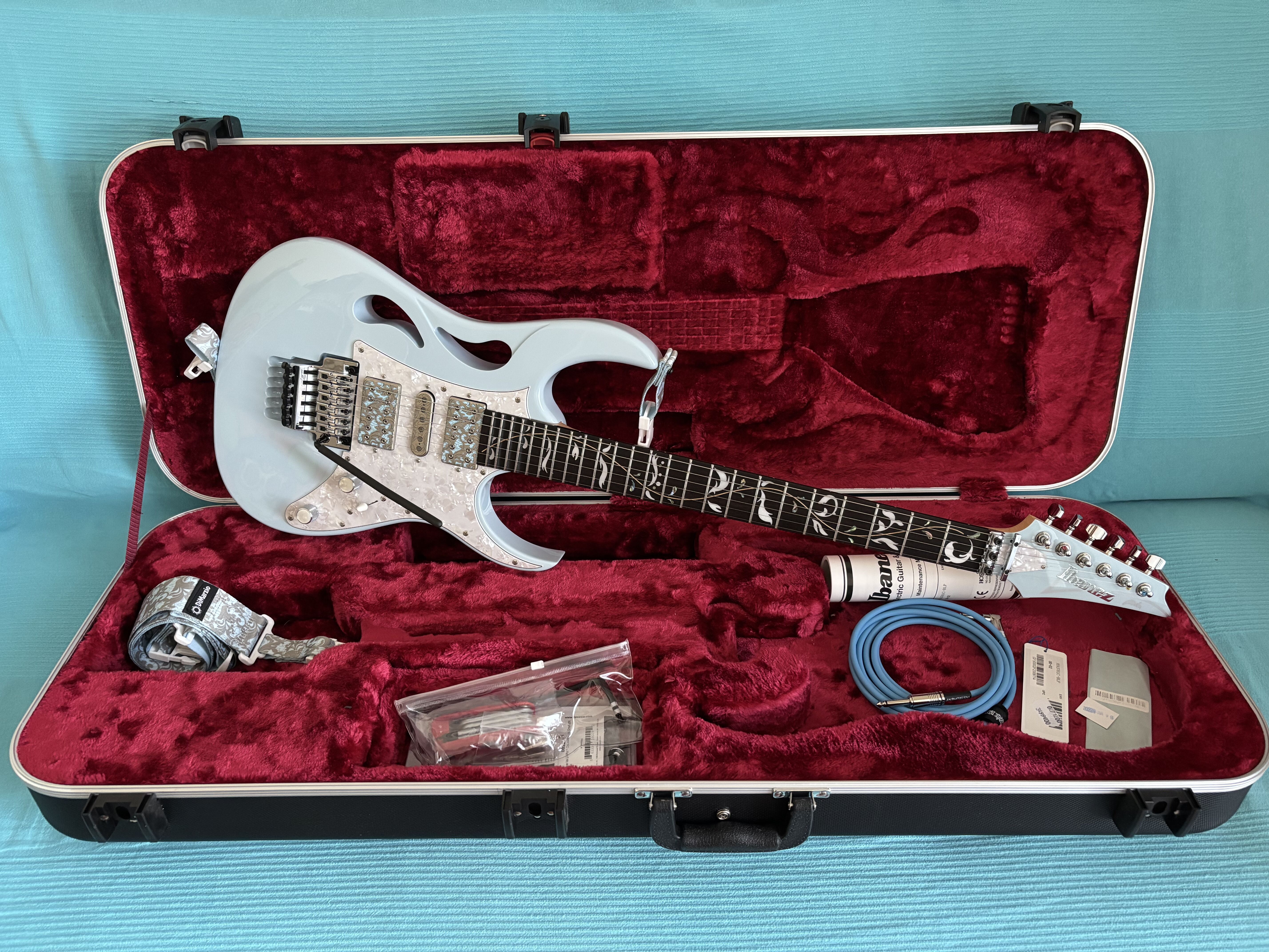 Ibanez PIA3761C Steve Vai Signature – Blue Powder – Made in Japan – 2023