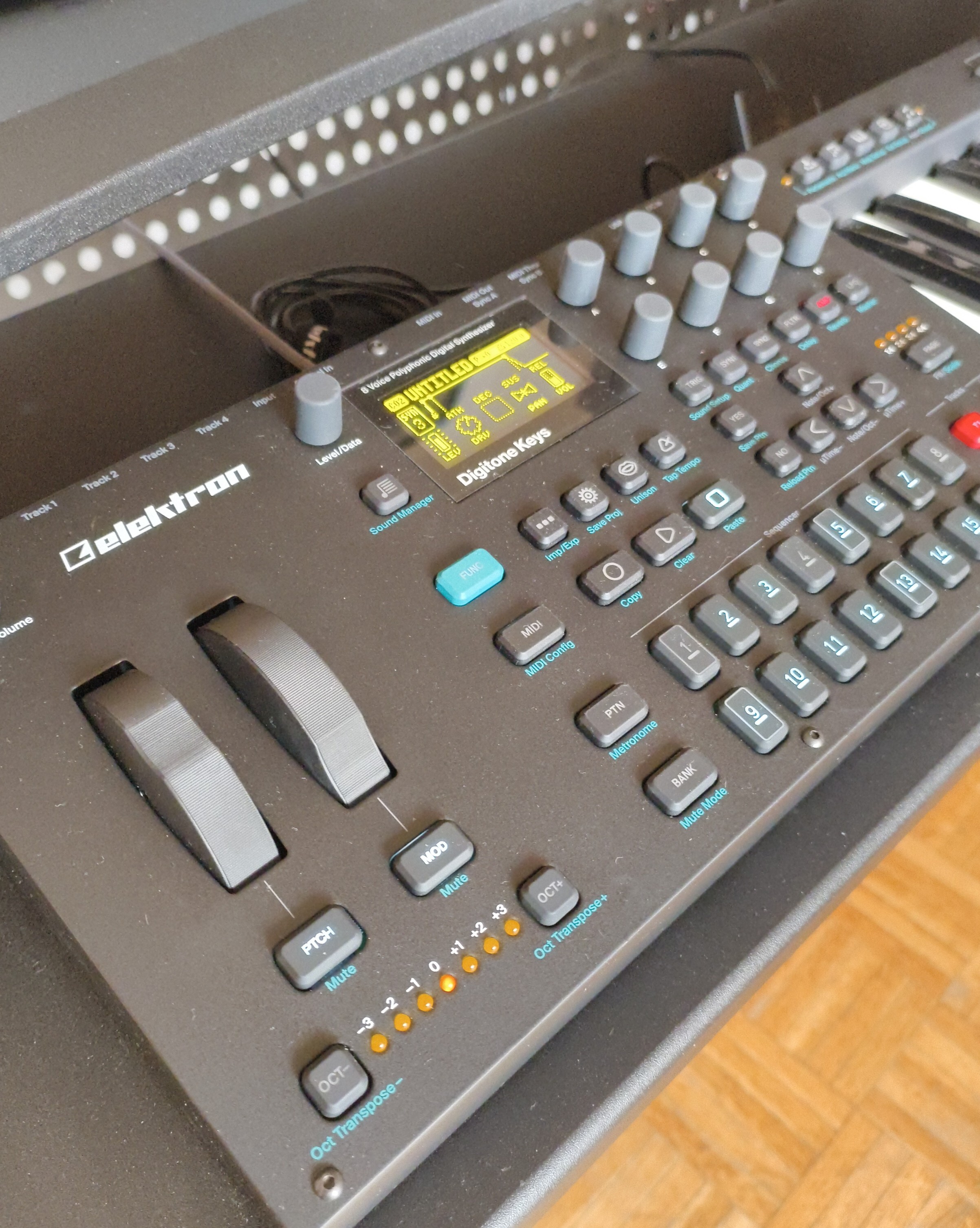 Digitone keys avec flight case et decksaver