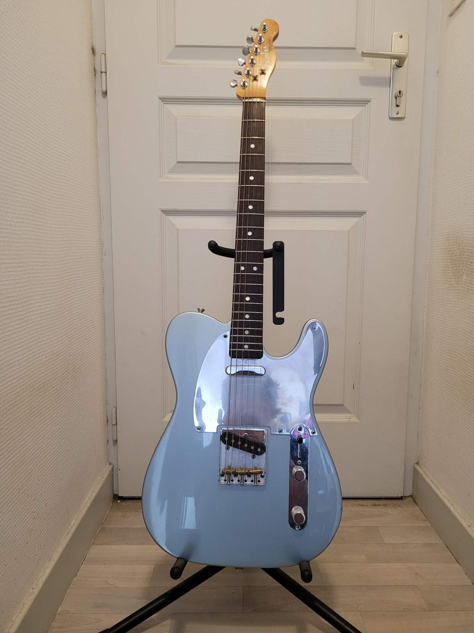 Vends Fender Telecaster Chrissie Hynde RW avec étuis