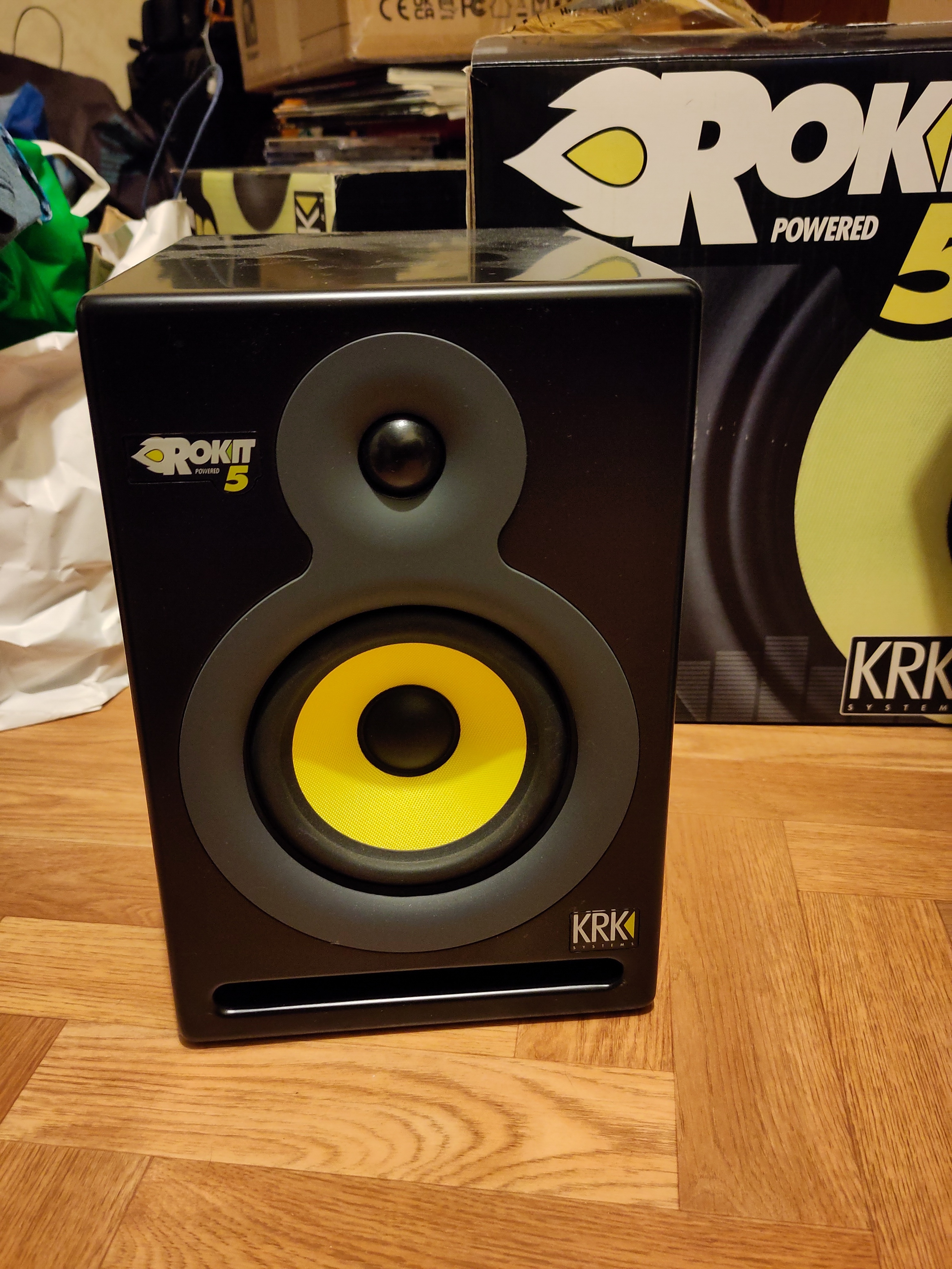 Vends une paire enceintes monitoring KRK RP5