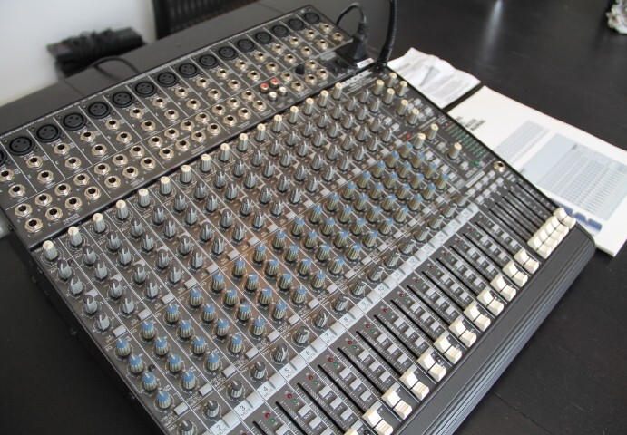 Vends table mixage MACKIE 1604 VLZ PRO avec lampe éclairage