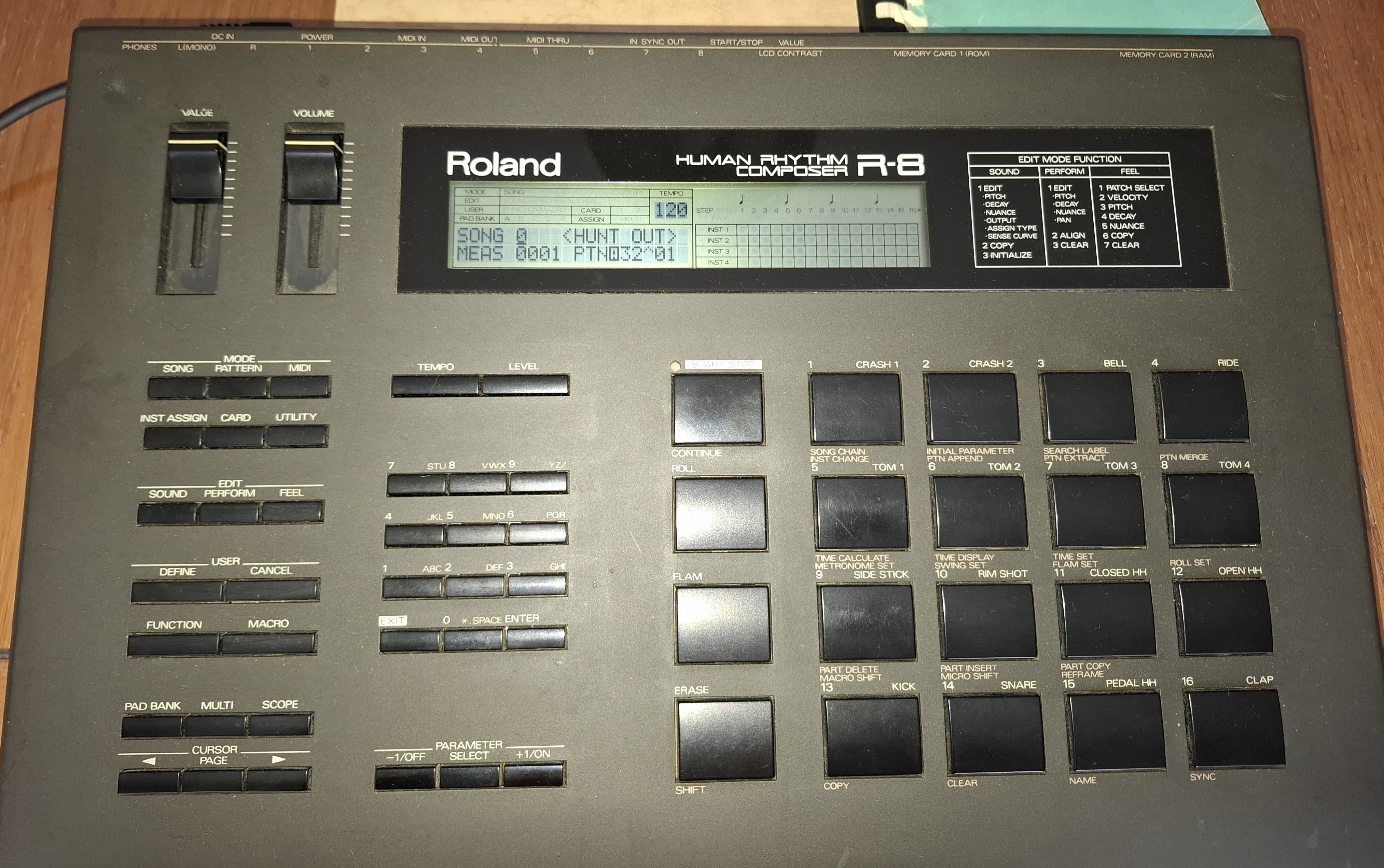 Roland R-8 MKII (72739)