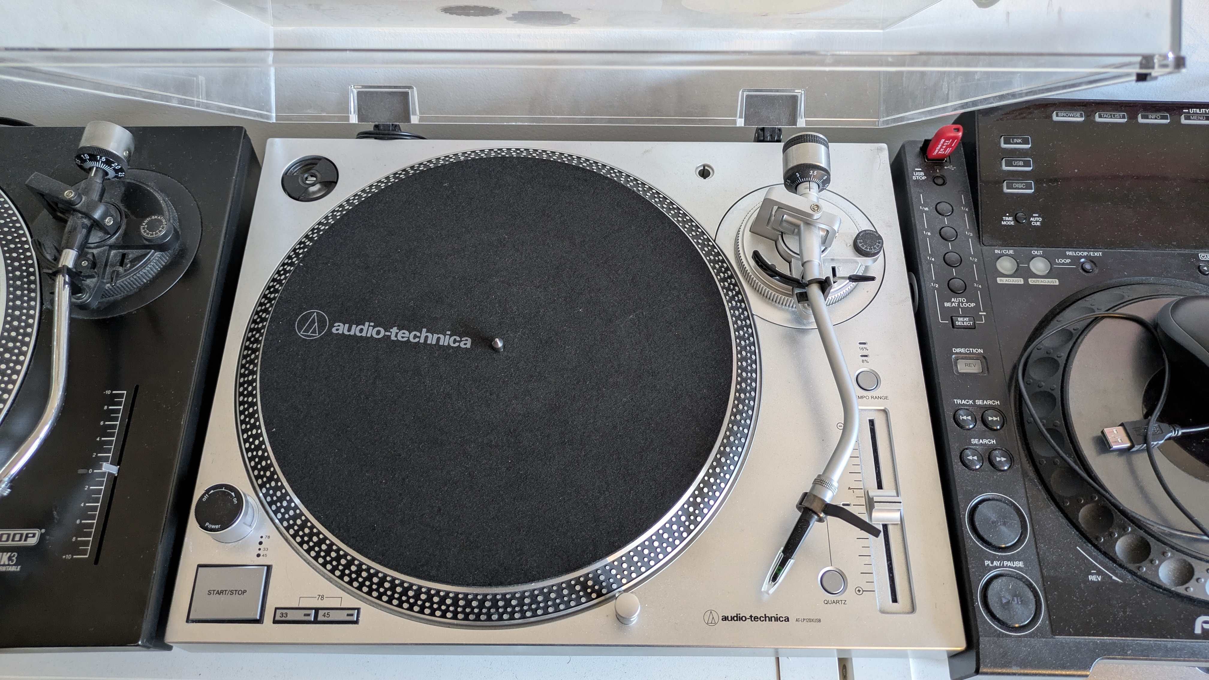Vends platine vinyle Audio-Technica AT-LP120XUSBSV (coloris argent), en ma possession depuis 2,5 ans