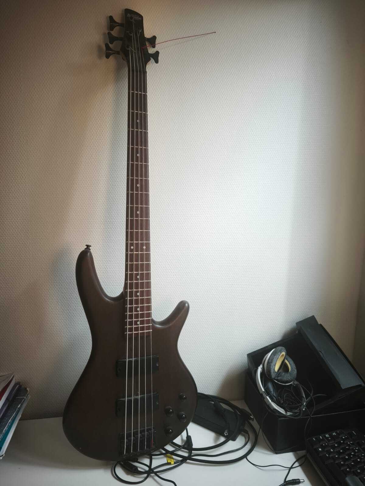 Basse Ibanez GIO GSR205B –  5 cordes 