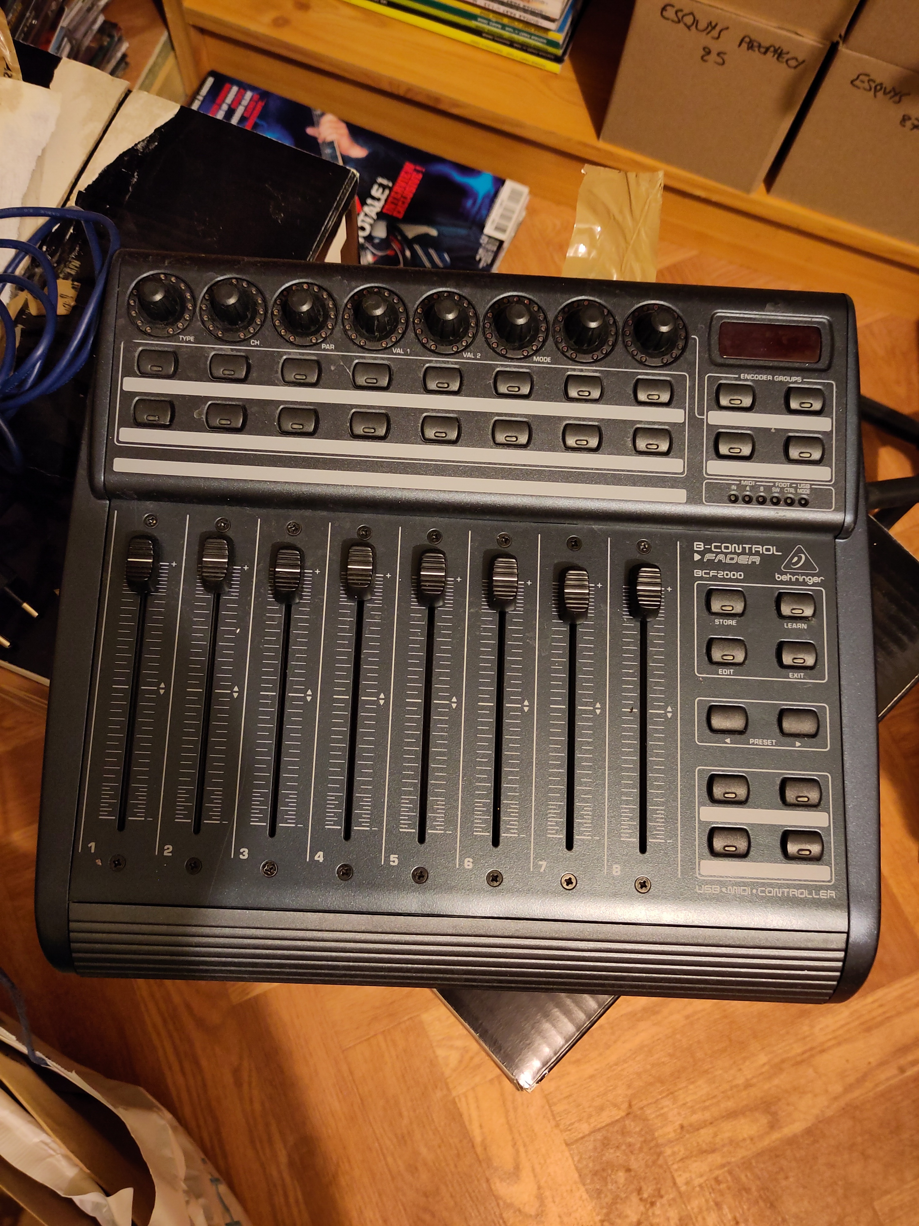 Vends Surface de contrôle 8 Faders Behringer BFC2000