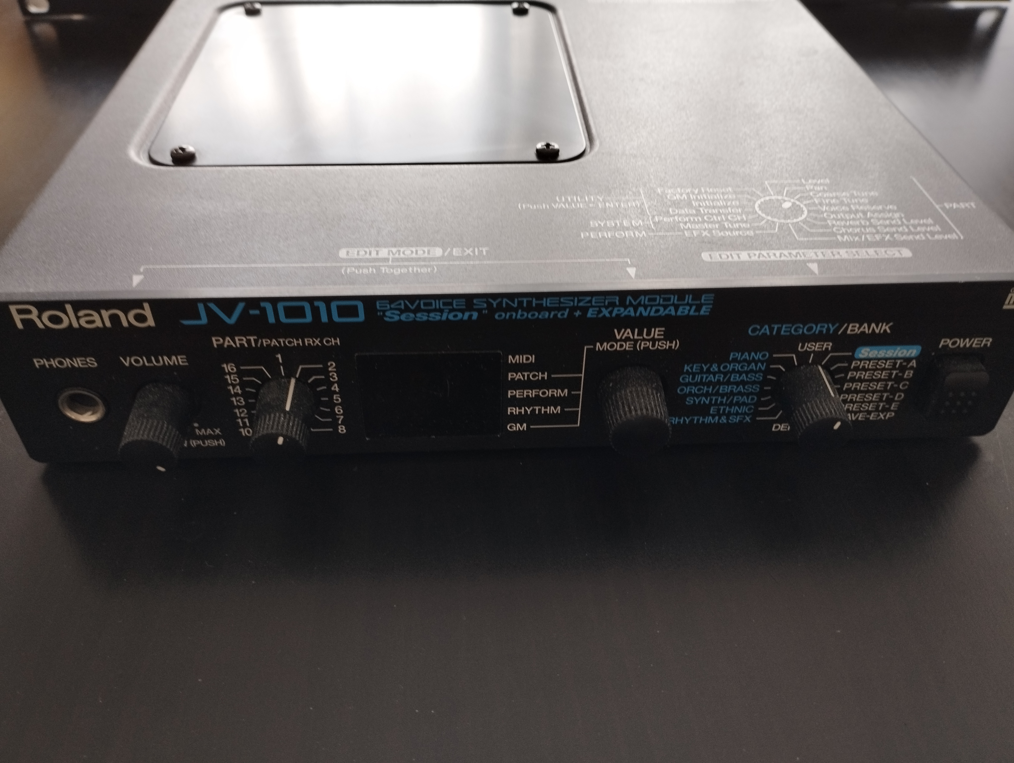 Vends Roland JV-1010