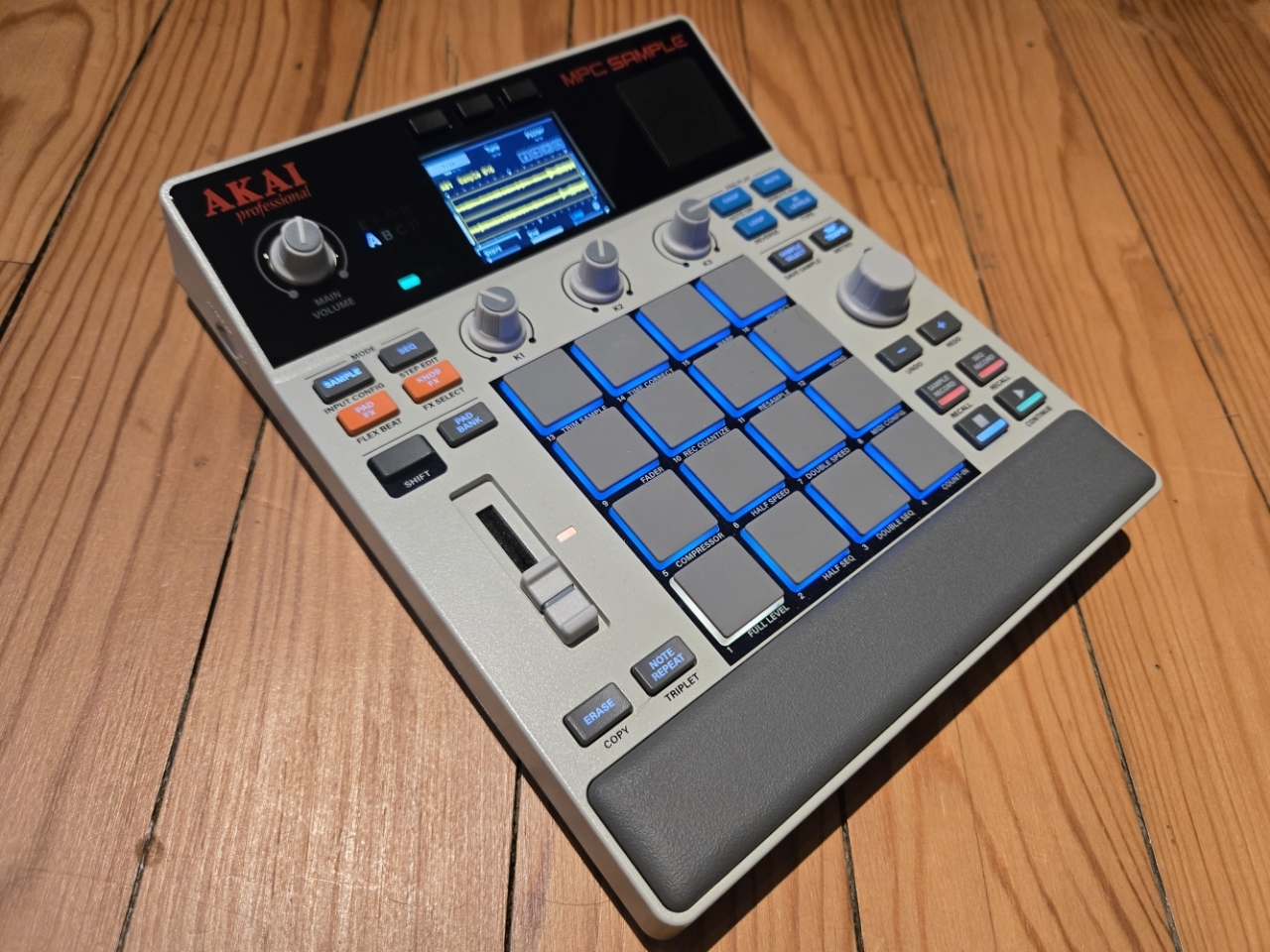 Akai Professional MPC Sample (20851)