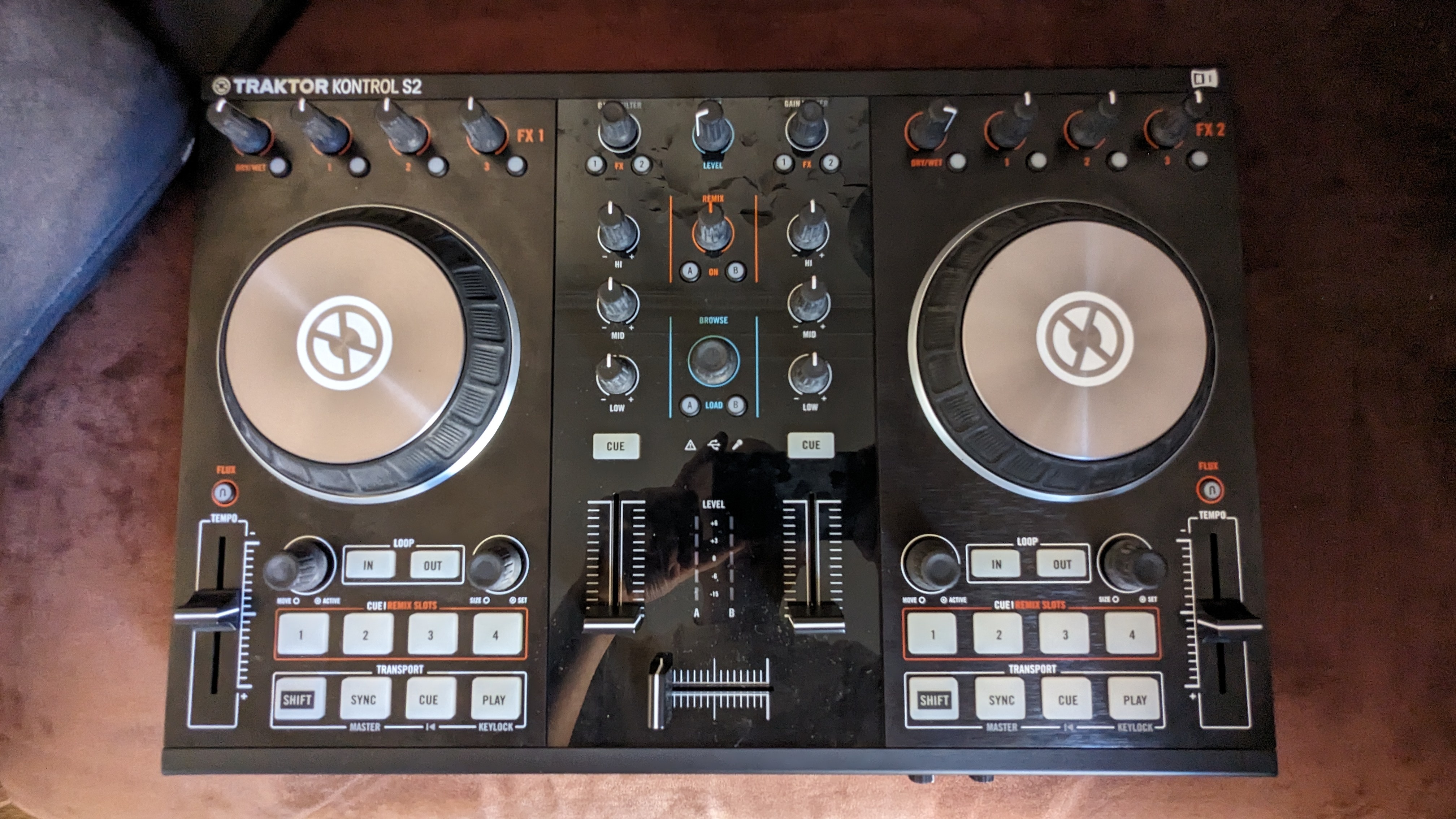 Contrôleur DJ Traktor Kontrol S2 MK2 + Sac de transport UDG (Pack possible)
