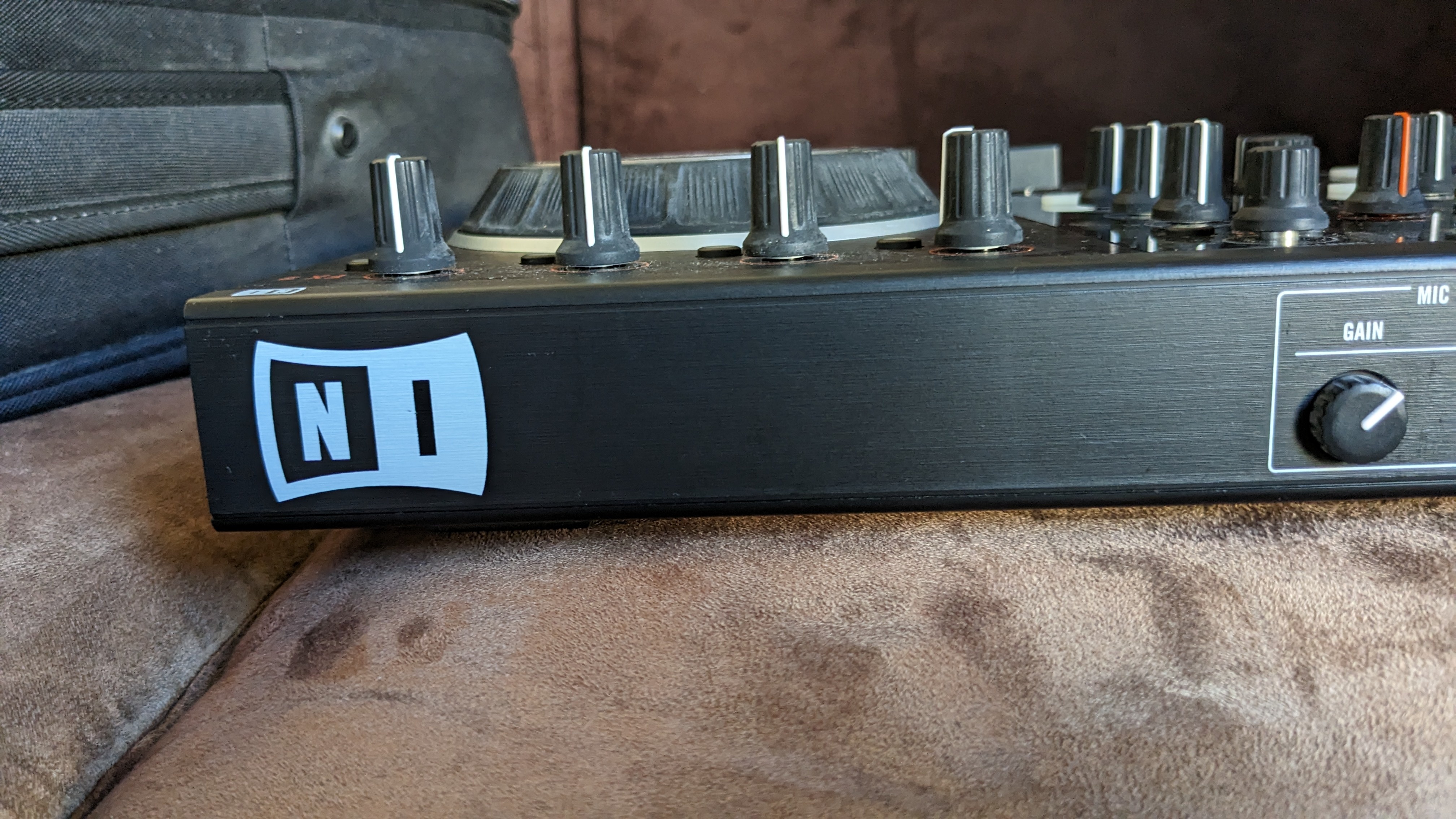 Native Instruments Traktor Kontrol S2 mk2 (36300)