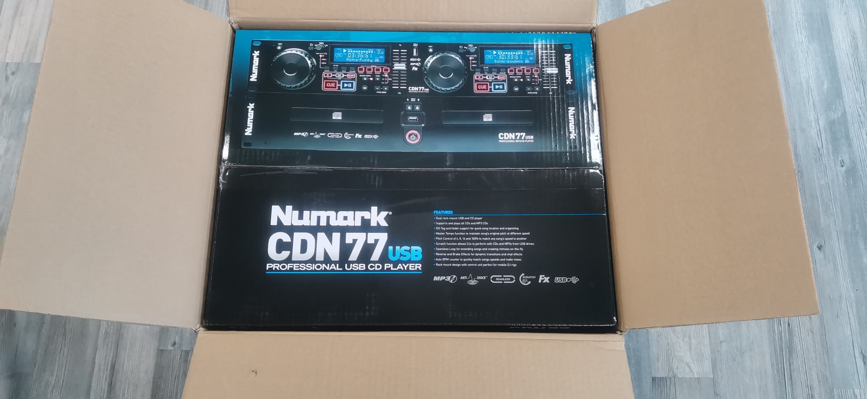 Vend Double CD NUMARK CDN77USB Comme neuf dans son emballage d'origine.