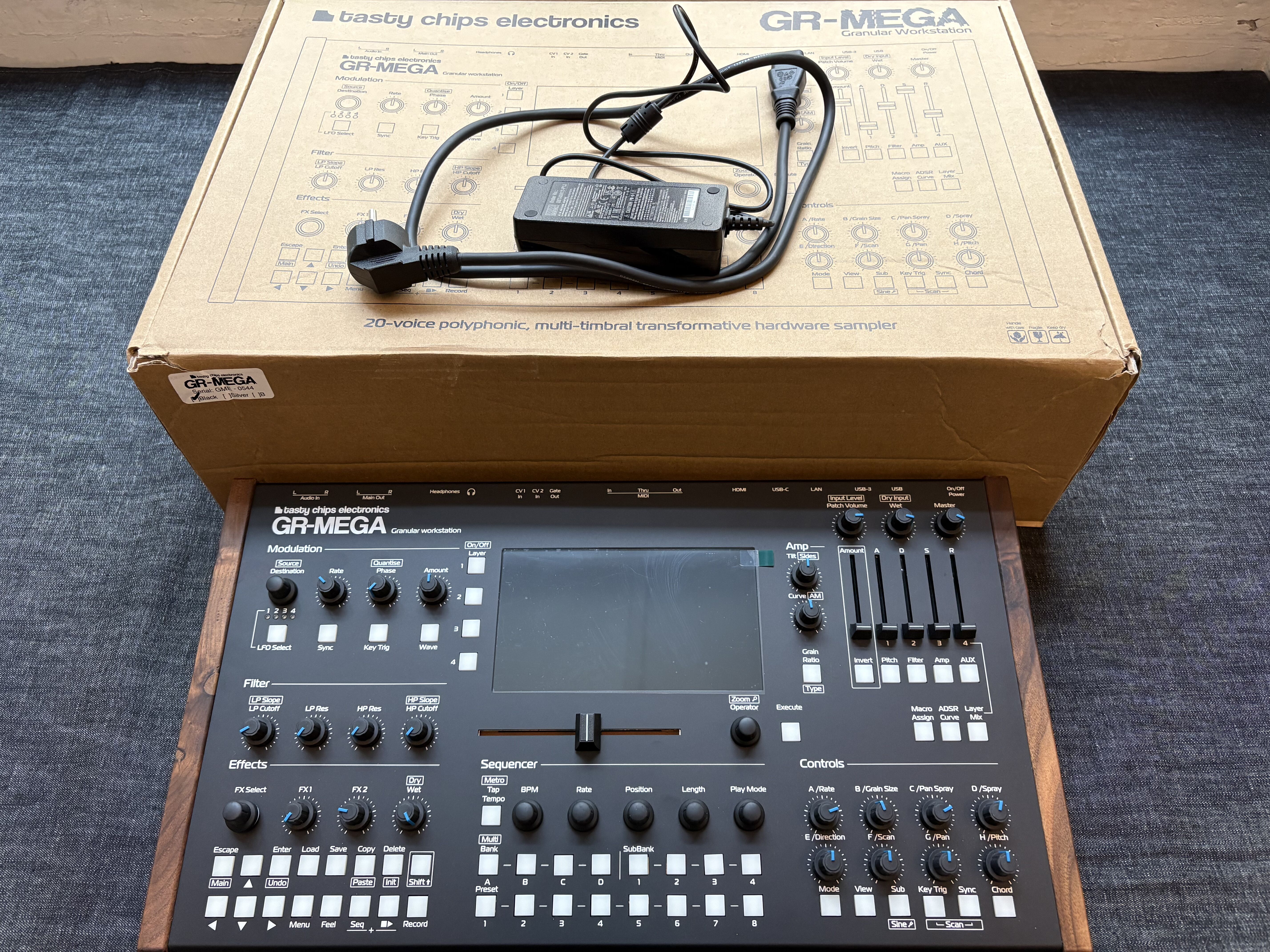 Tasty Chips GR-MEGA — Granular Workstation (Noir)
