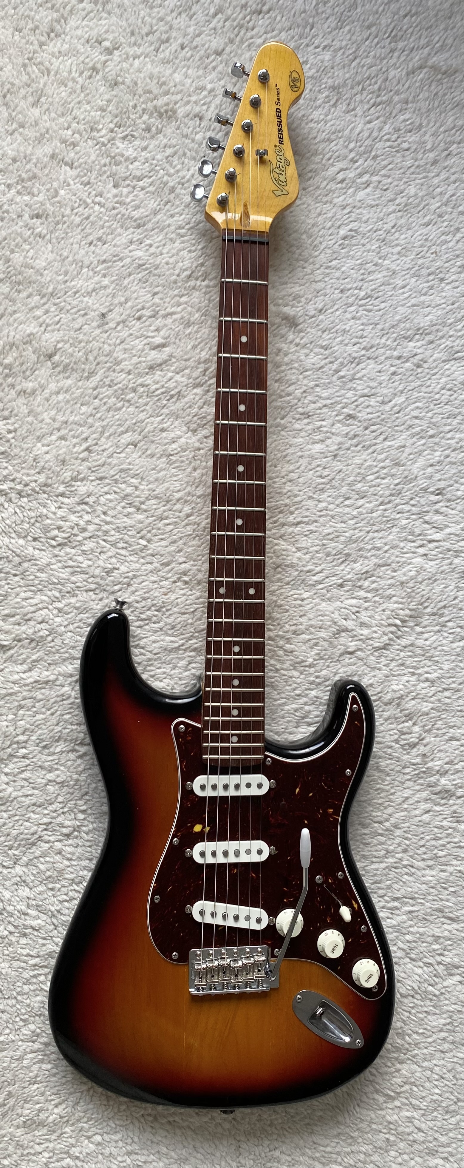 Vend Strat Vintage V6 Reissued Sunburst