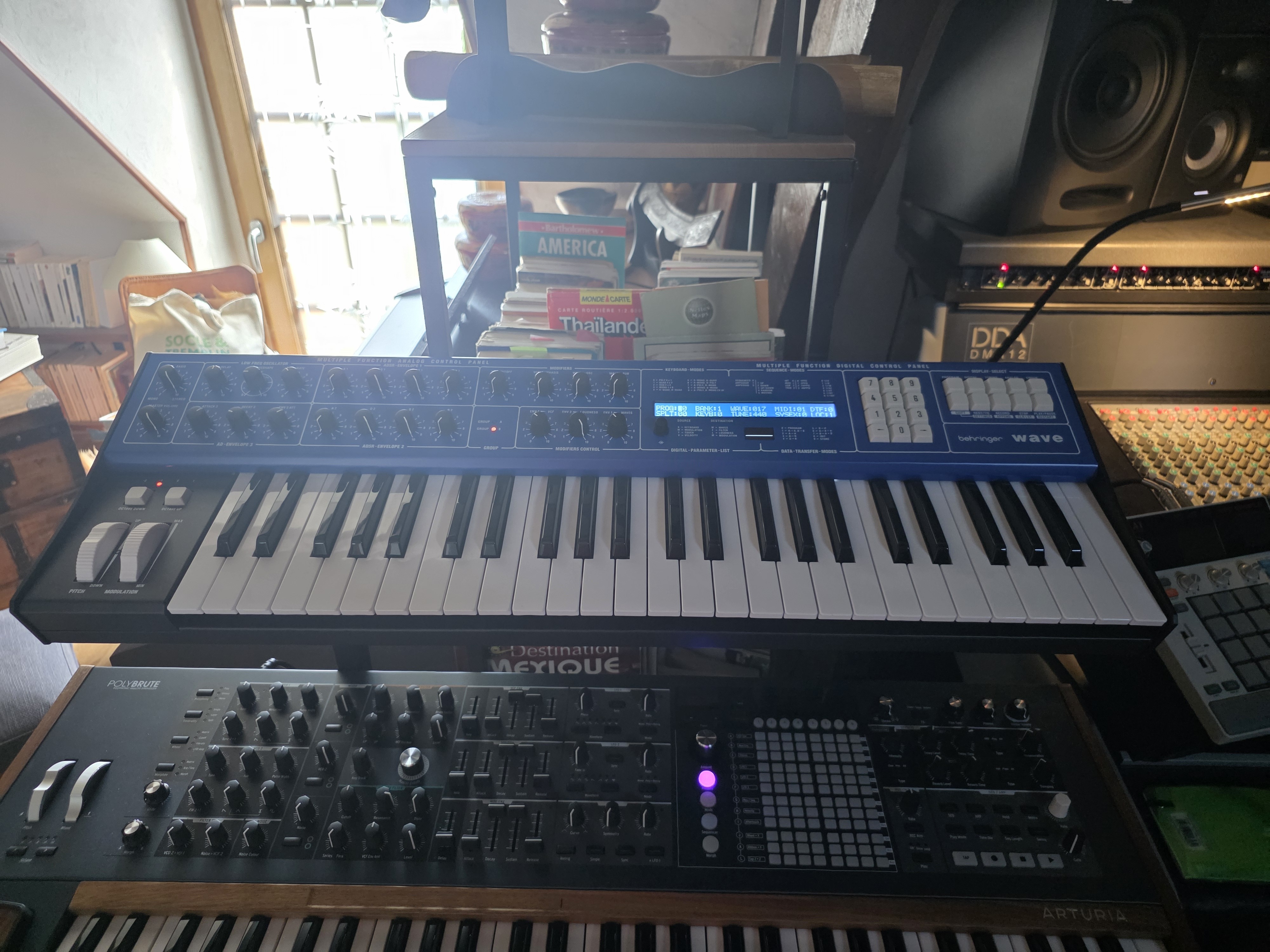 Behringer wave neuf, dans son carton, facture et garantie.