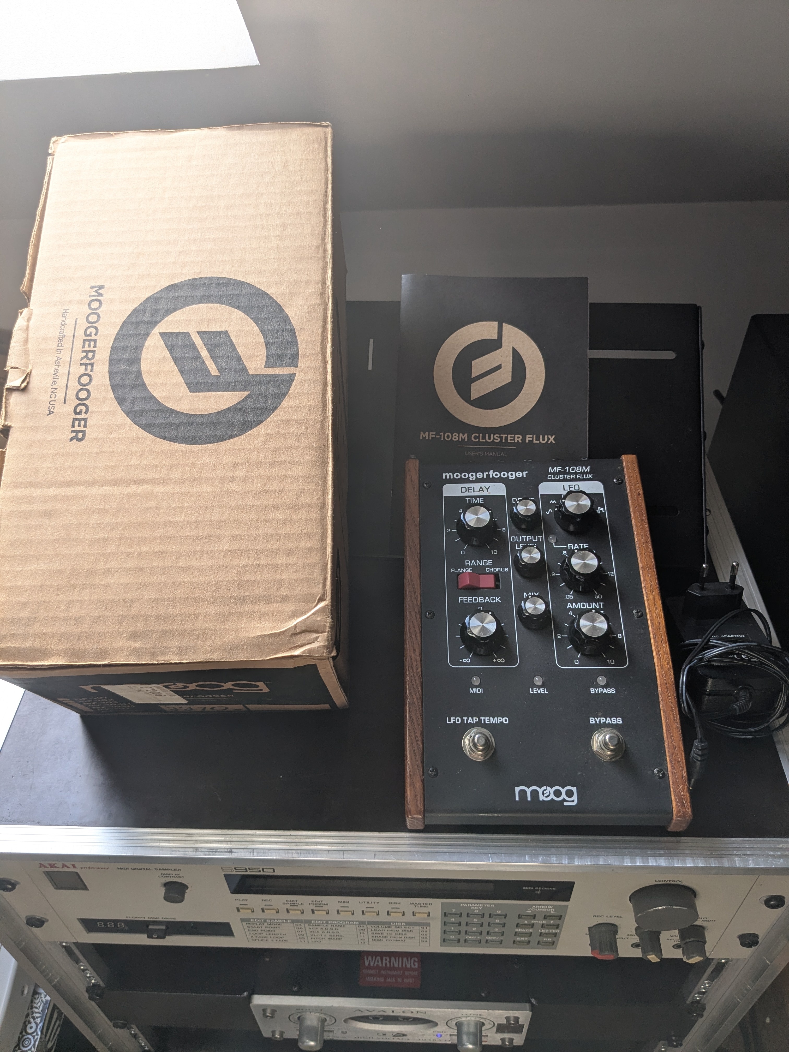 Moog cluster flux me 108 dans sa boîte 