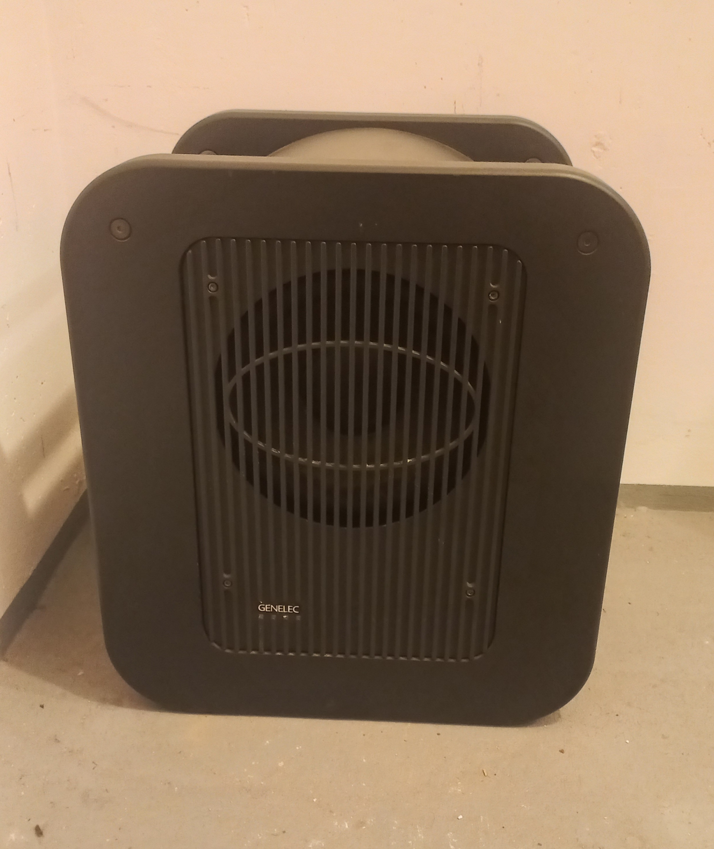 GENELEC 7070A, Caisson de Grave