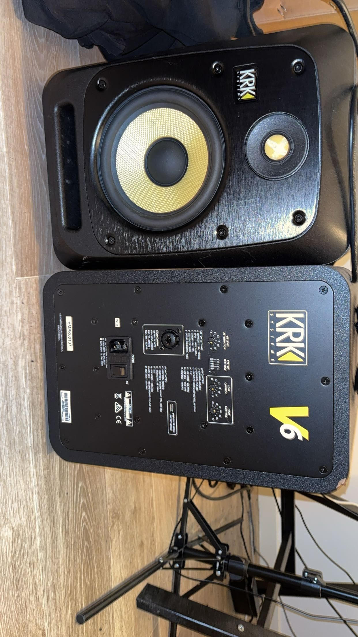 Vends paire de KRK V6S4