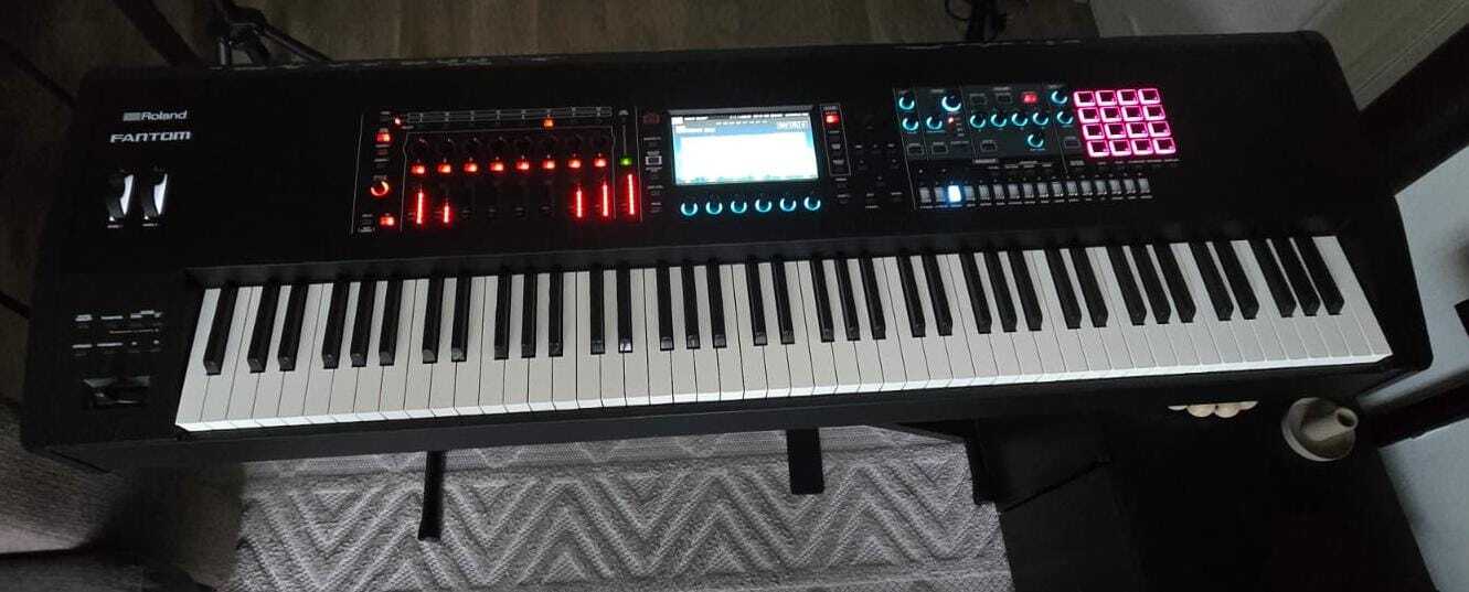 Roland FANTOM 8 - Très Bon État - Facture + Housse - 2800€ - Montreuil