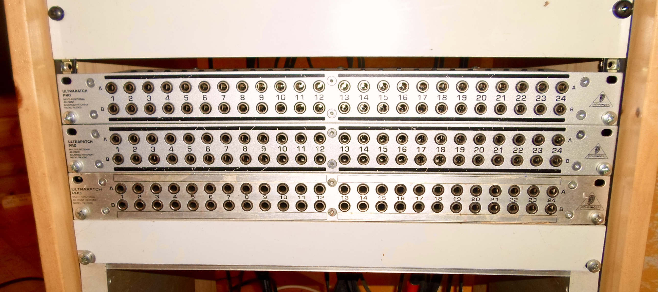 Behringer patch analo. 3 pièces à vendre + câbles jacks