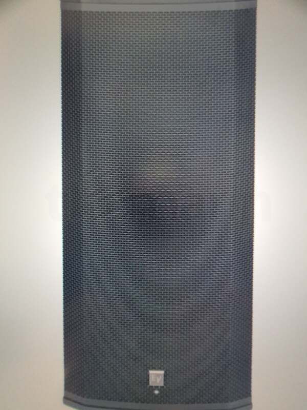 Vends 2 enceintes ElectroVoice ETX 35-P. Année 2024, servies… 3 fois seulement ! 