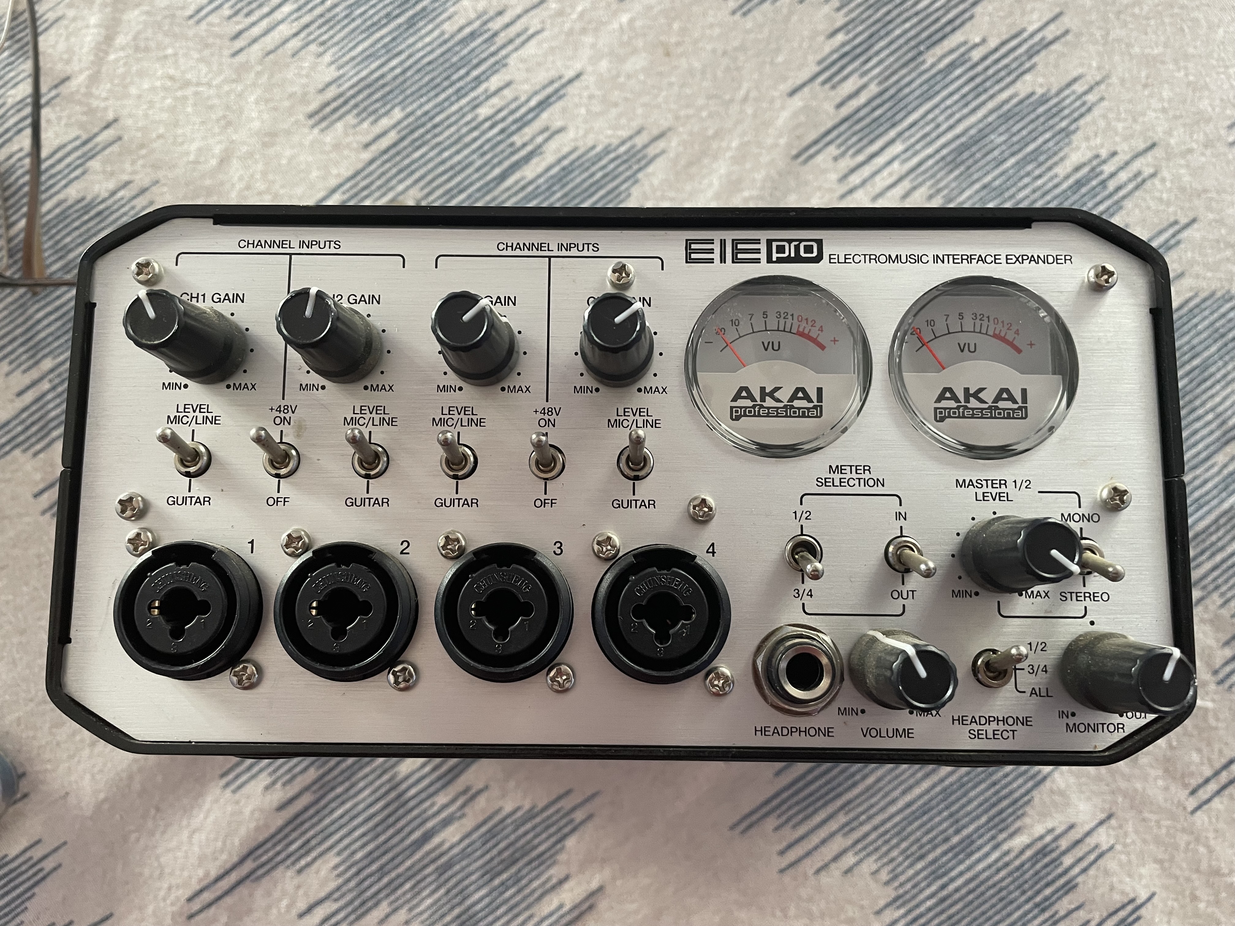 vends Akai professionel EIE Pro
