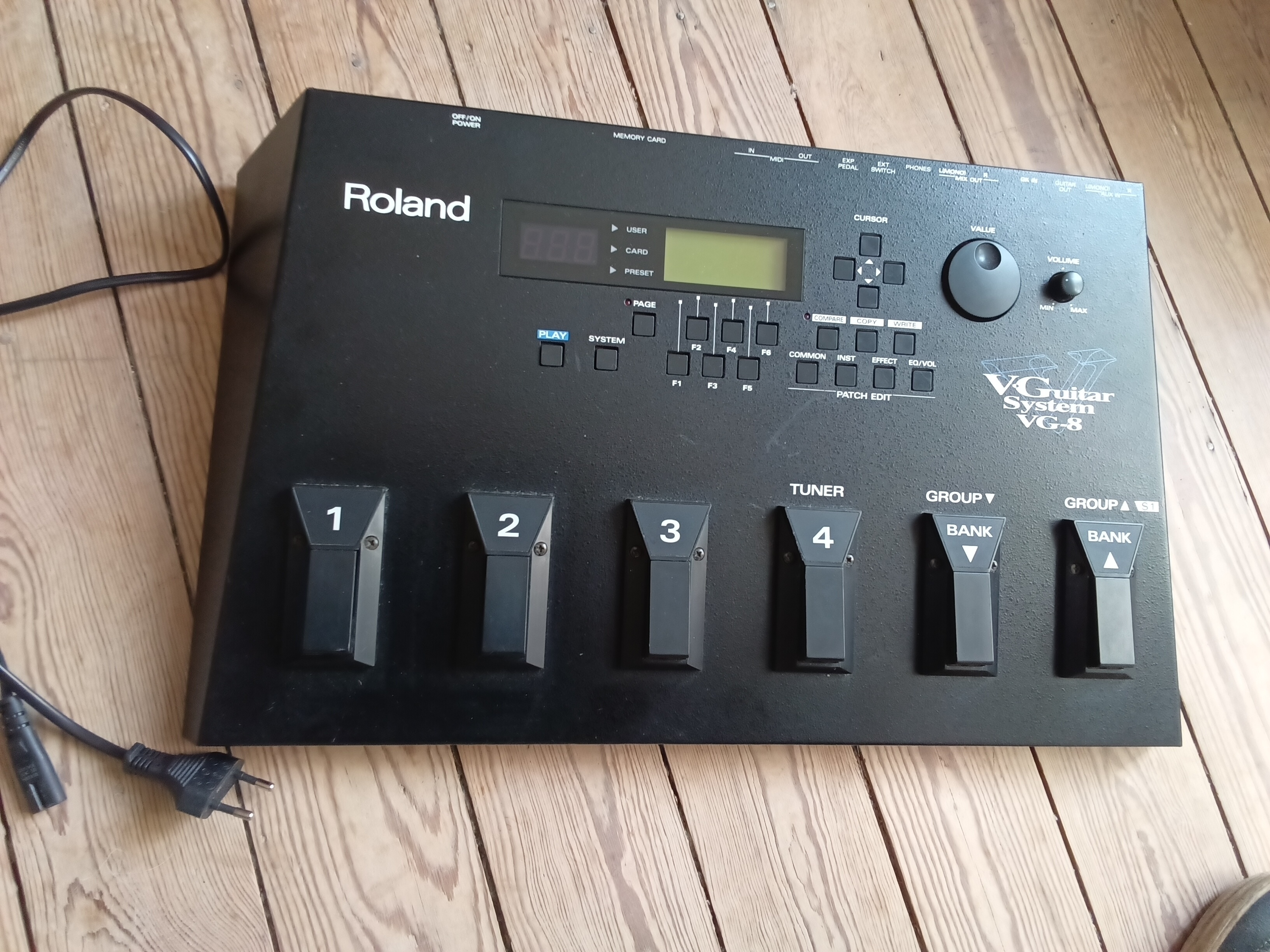 Roland VG 8