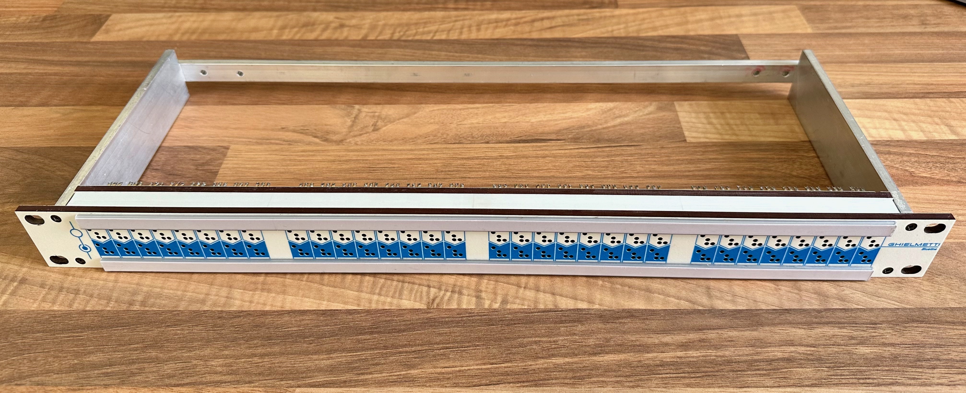 Patch Ghielmetti BlueLine 32 I/o en 3 points TBE