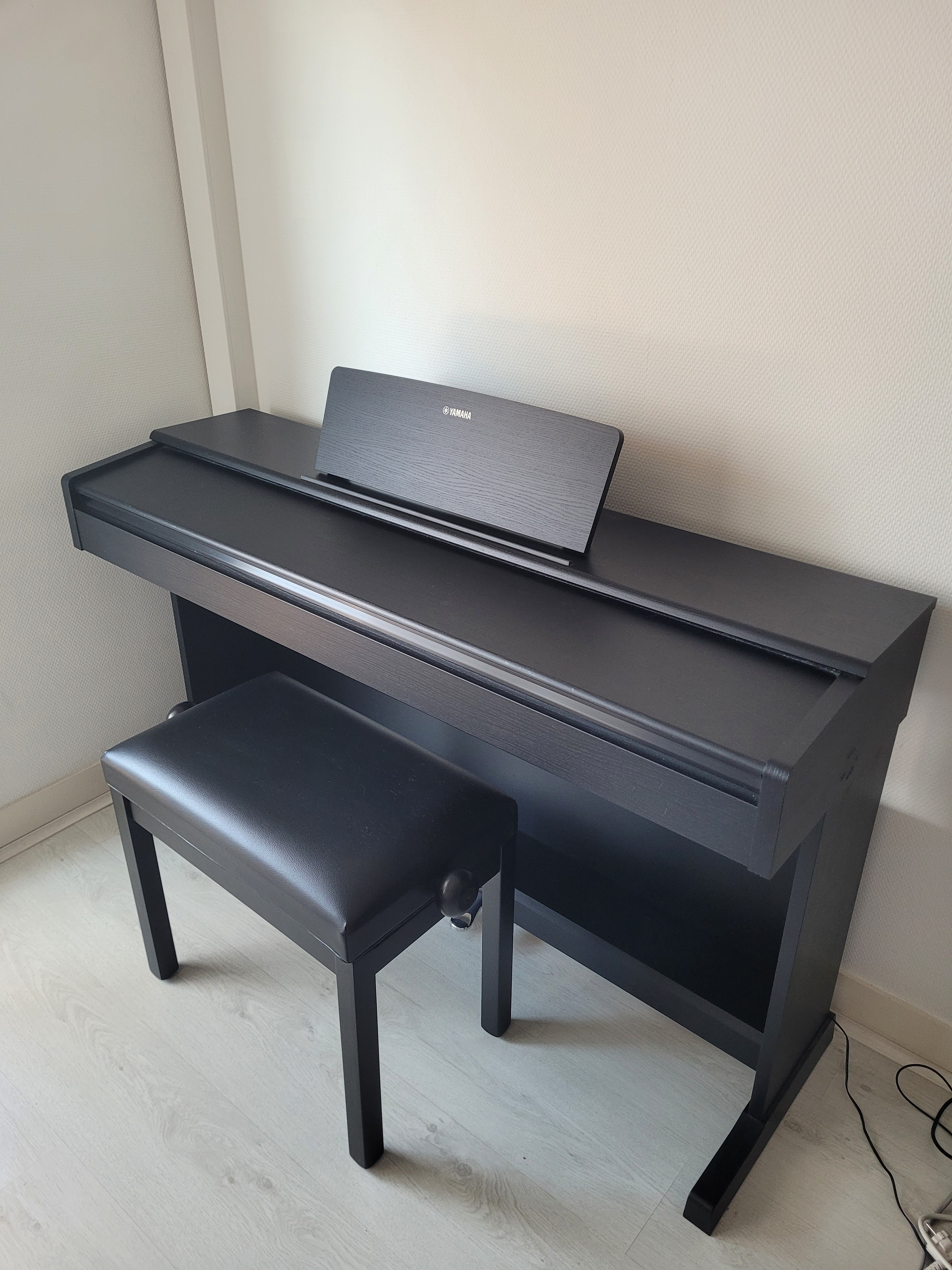 Vente piano numérique Yamaha + banquette + casque