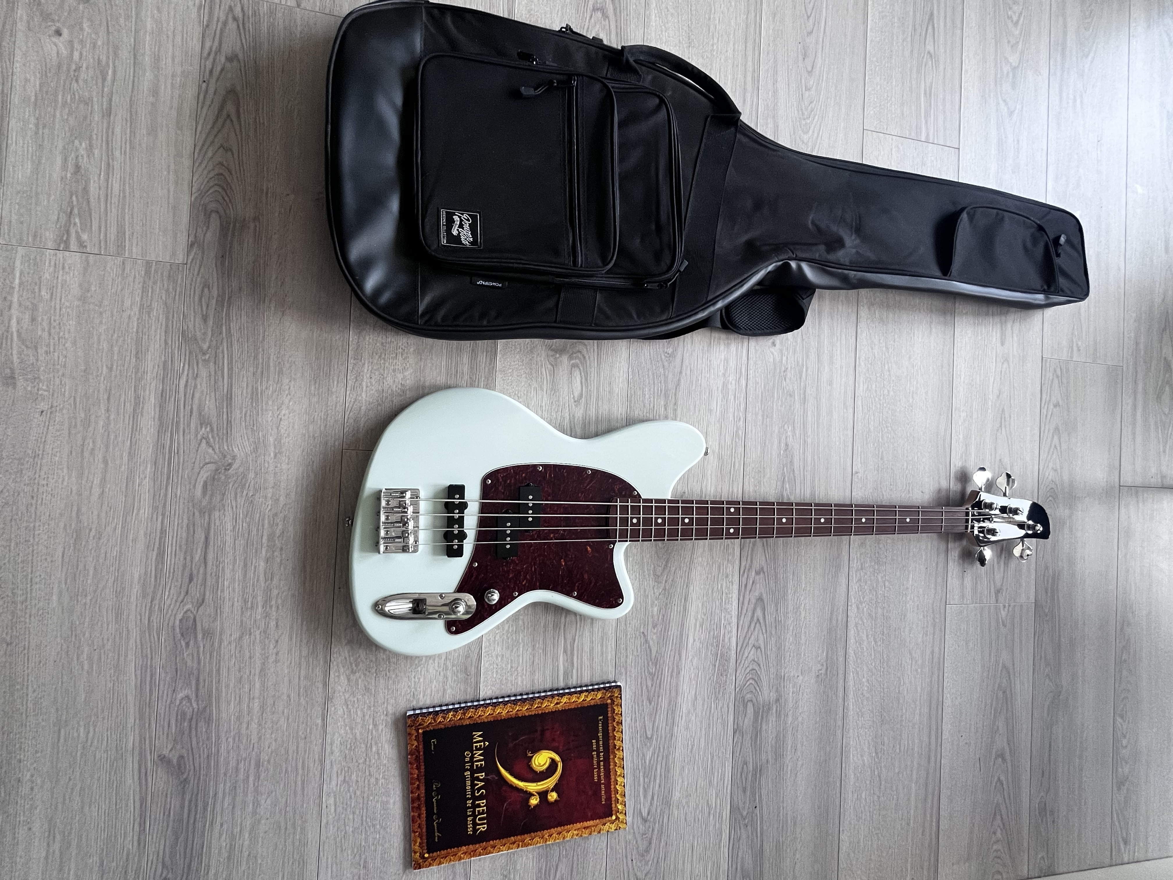 Basse électrique Ibanez Talman TMB100 + housse Fender + méthode
