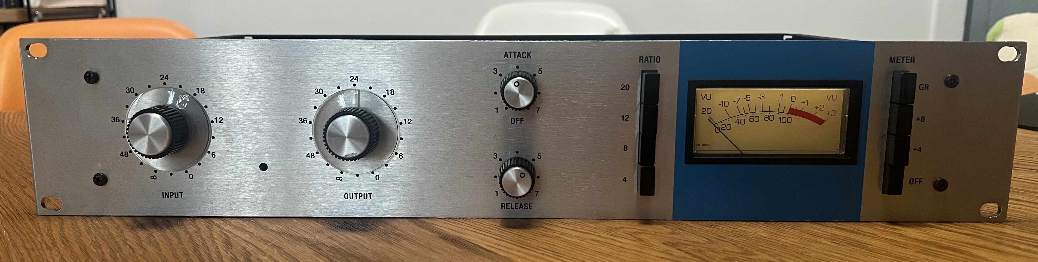 Vends Hairball Audio FET/Rack 1176 Revision A en très bon état.