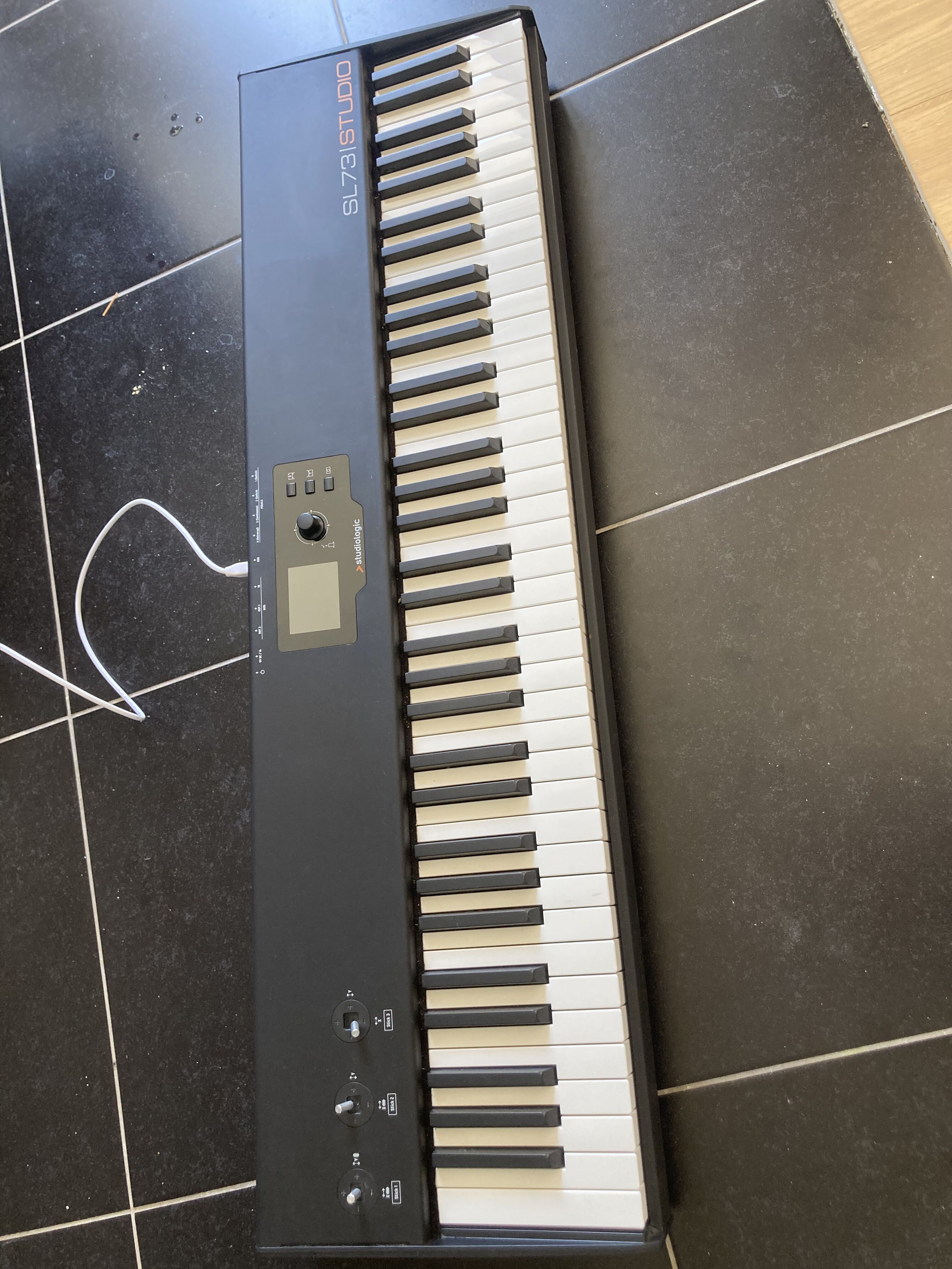 Studiologic SL73 studio à venir chercher à Bruxelles
