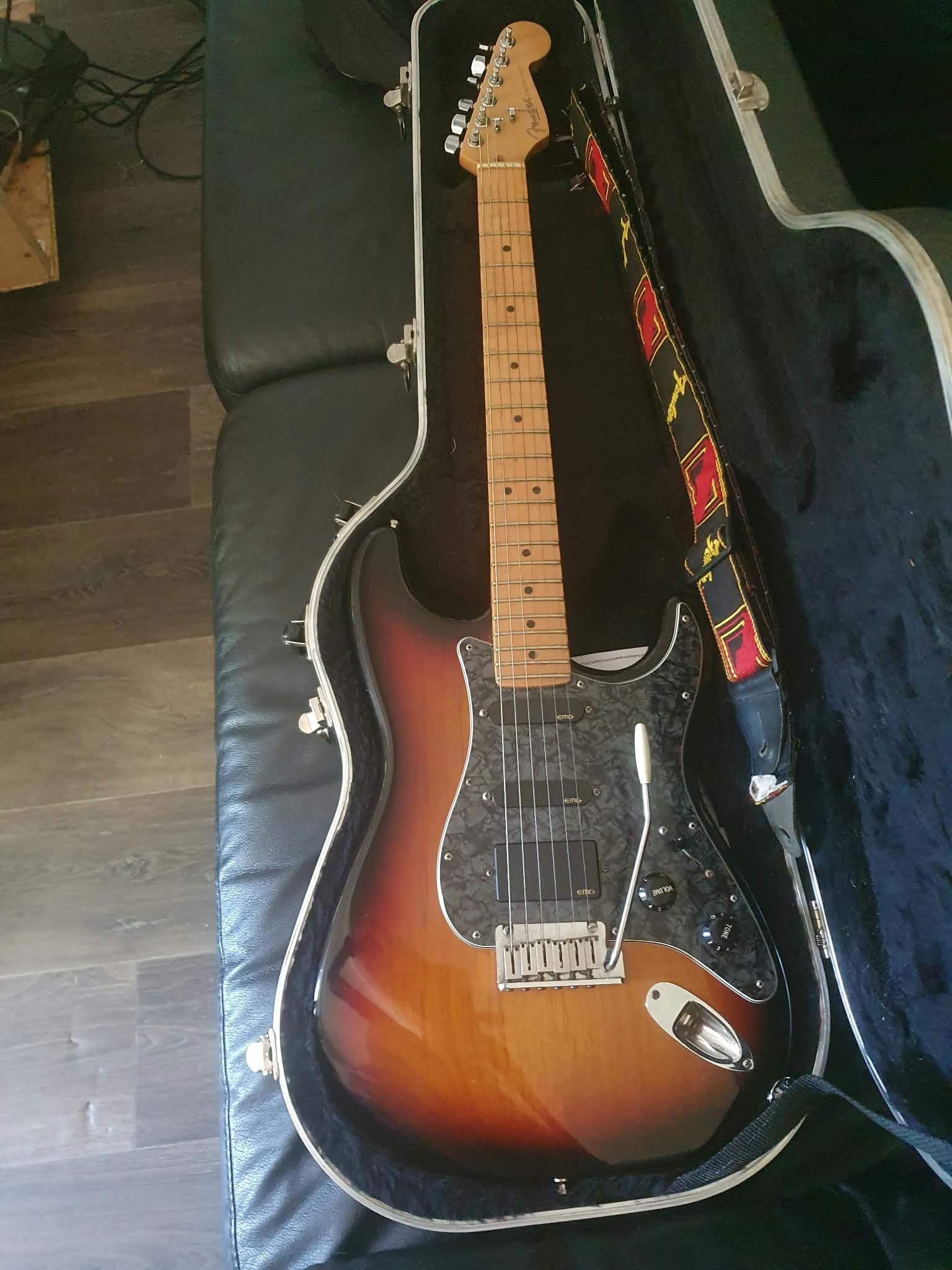 Vends Febder Stratocaster US 1974 Micros EMG 