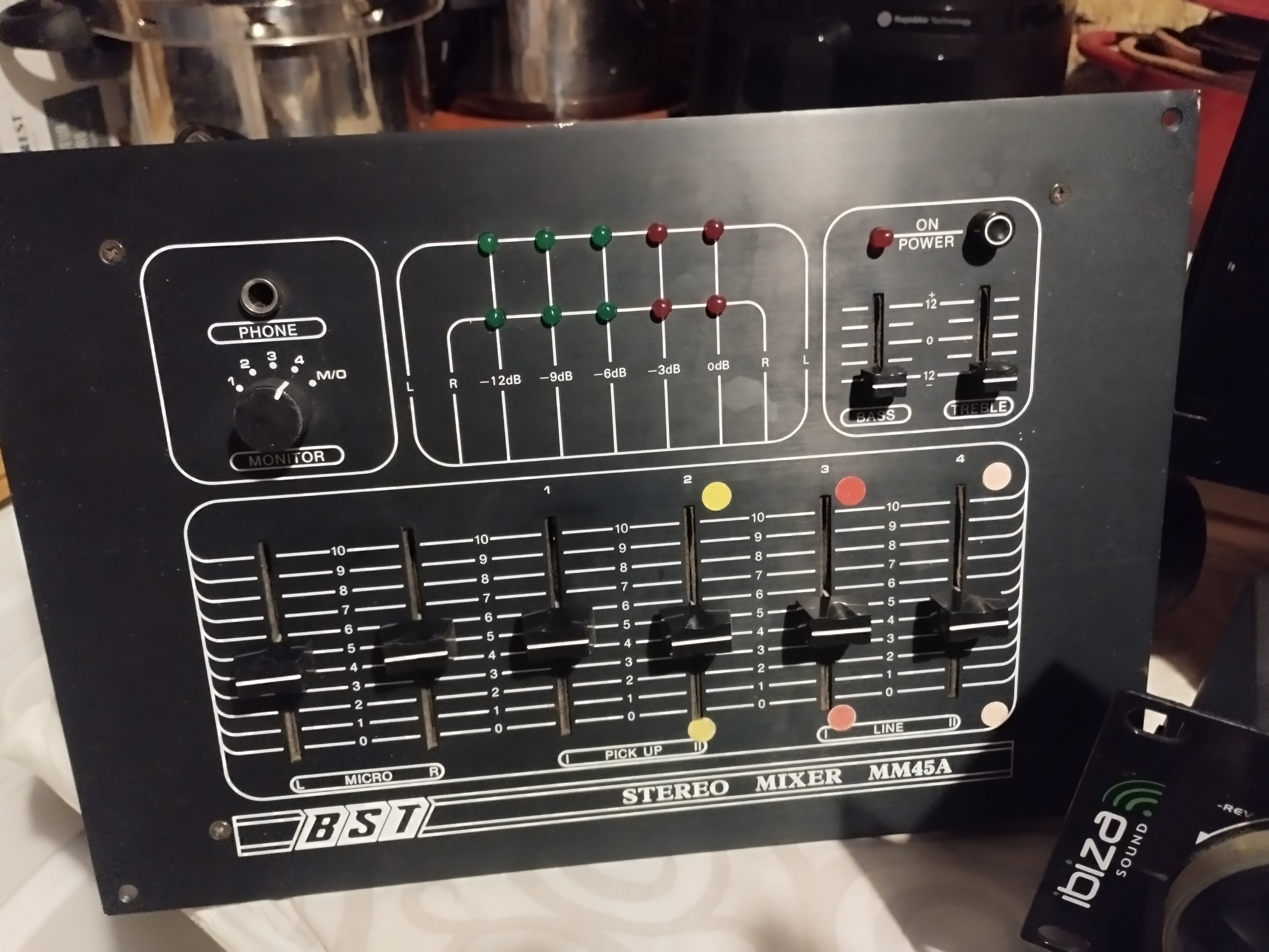 Table de mixage BST 