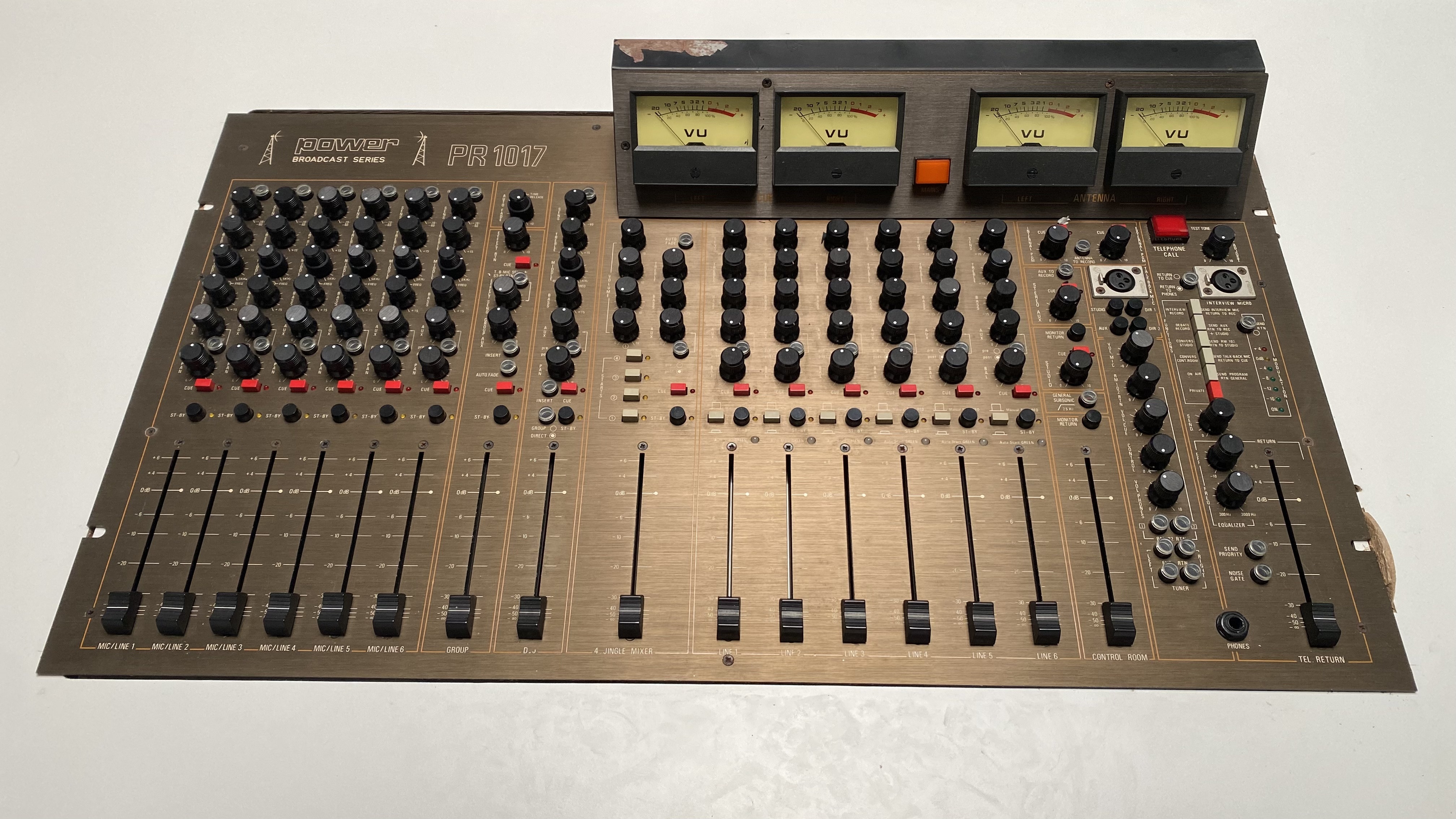 Table Power PR1710 avec alimentation PS217 et accessoires