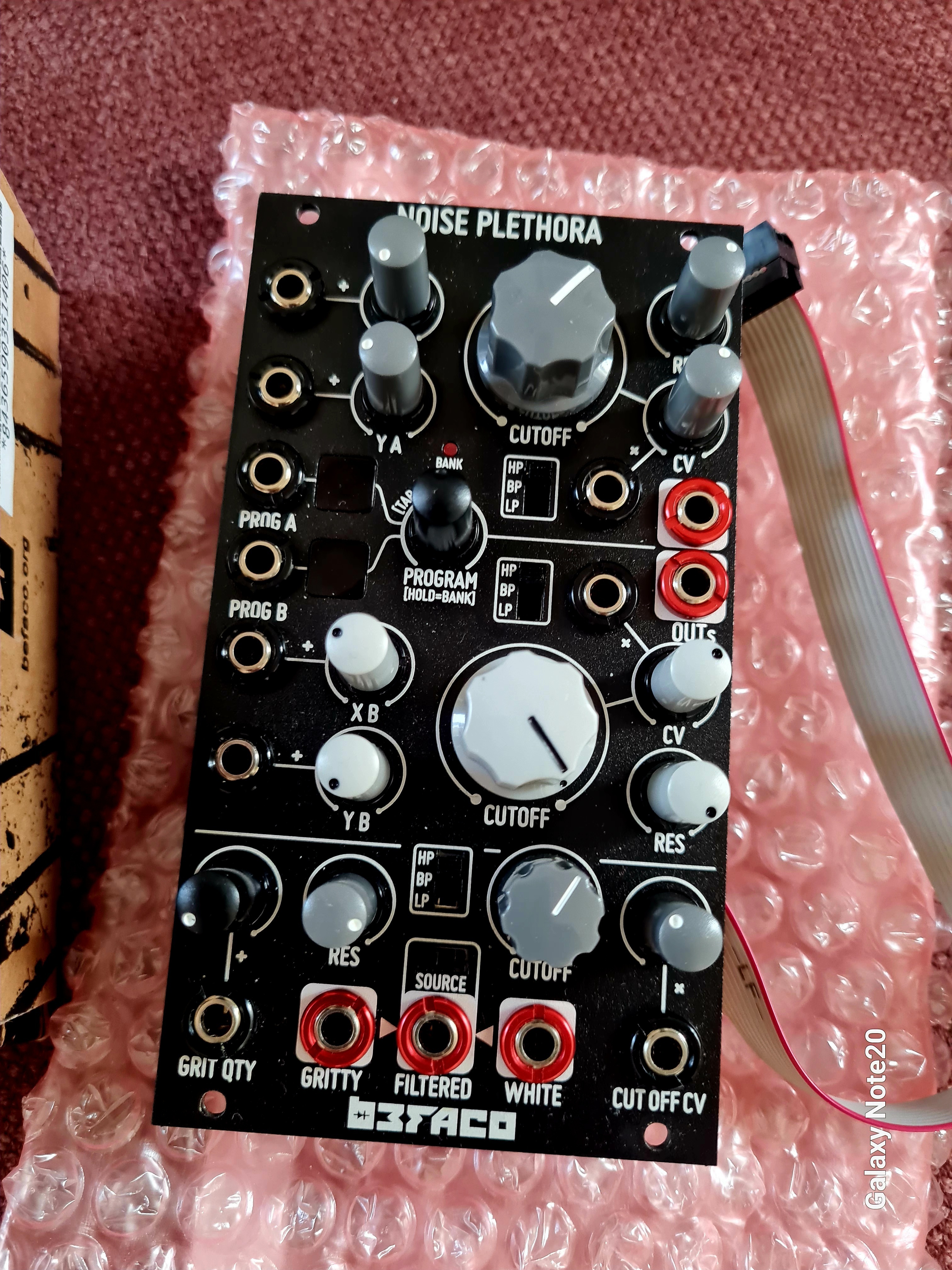 Befaco Noise Plethora, un modulaire infini à lui seul, l'usine à explorer le bruit dans ses formes fractales.