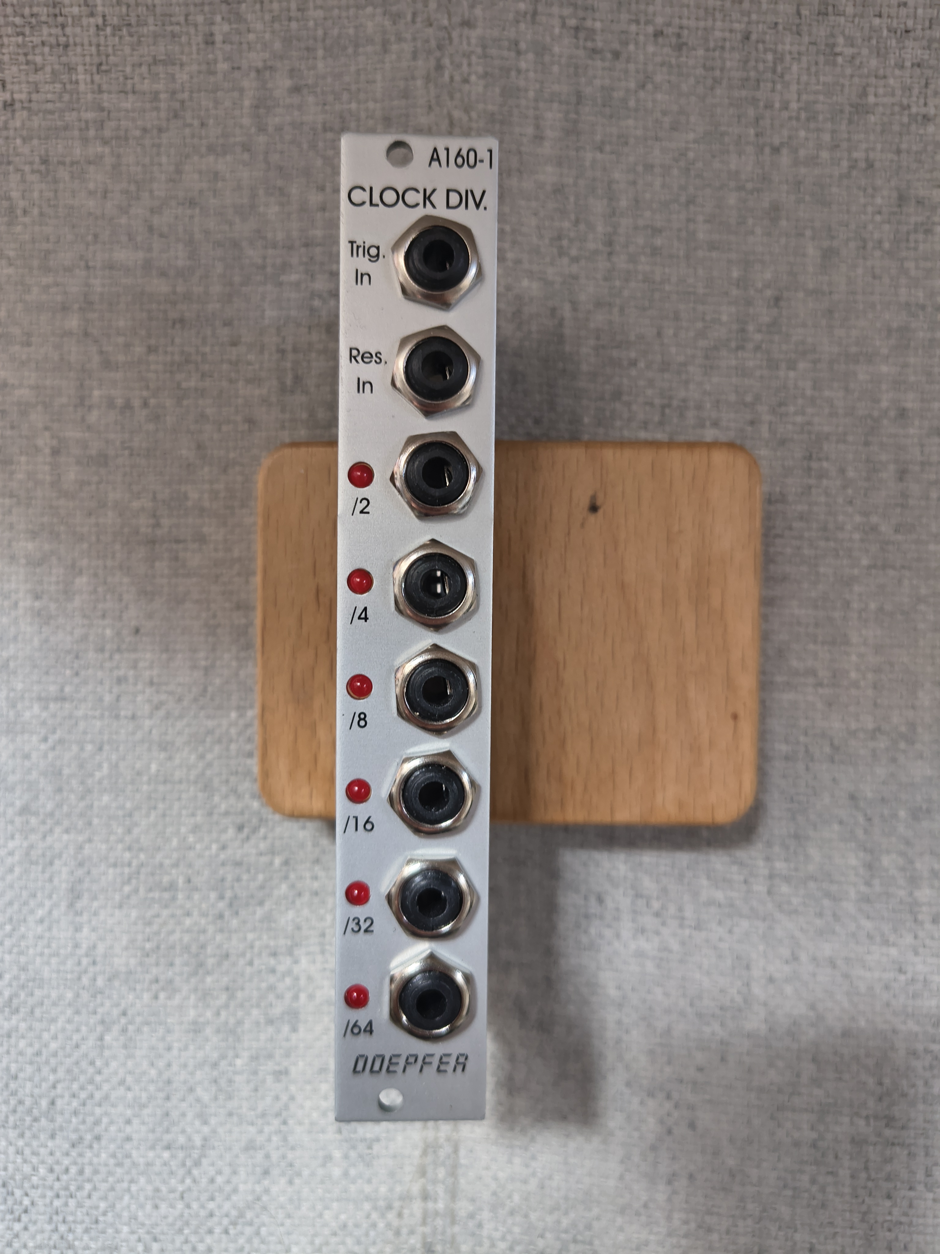 doepfer-a-160-1-clock-divider-front