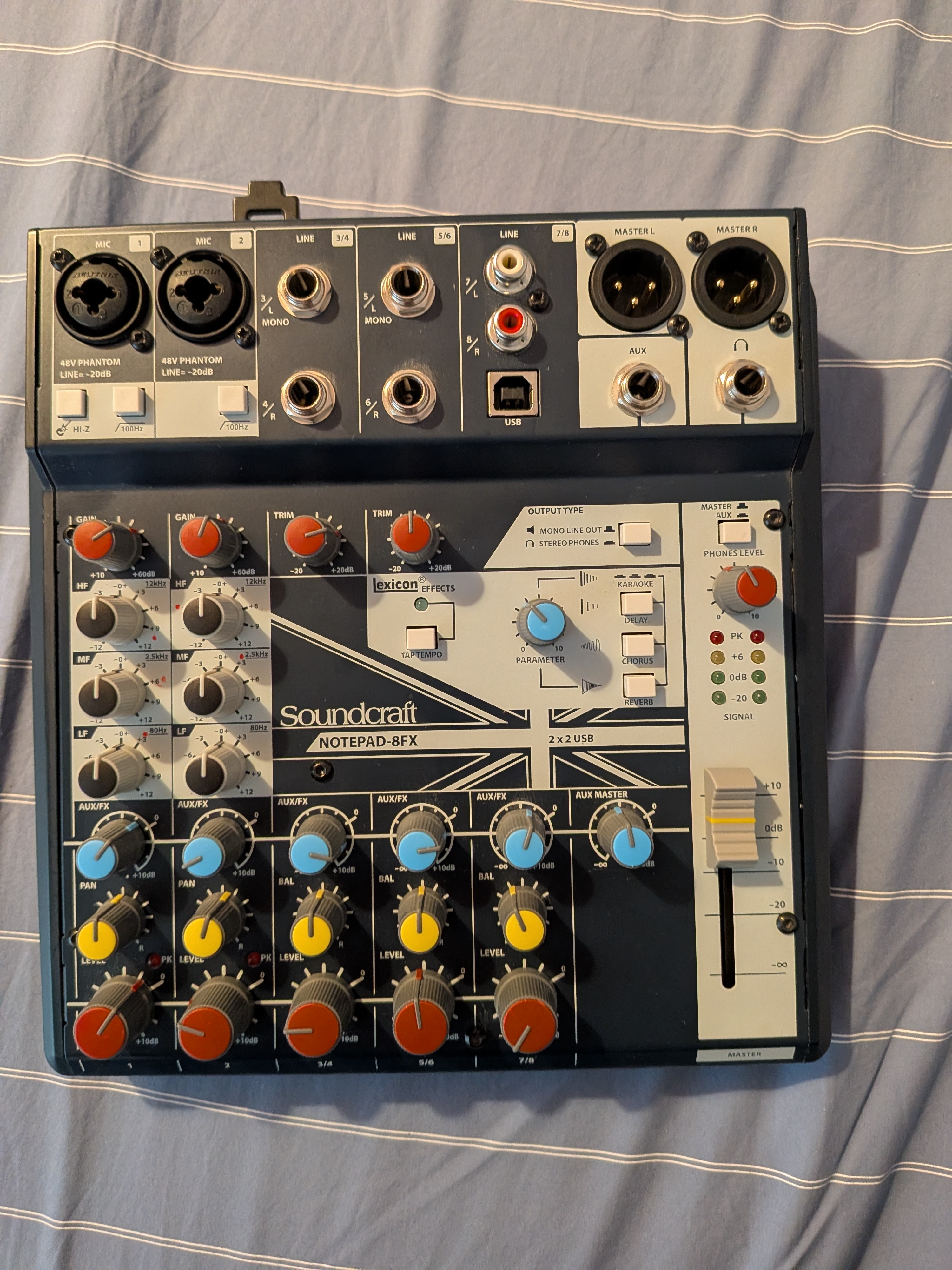 Table de mixage SoundCraft Notepad-8FX