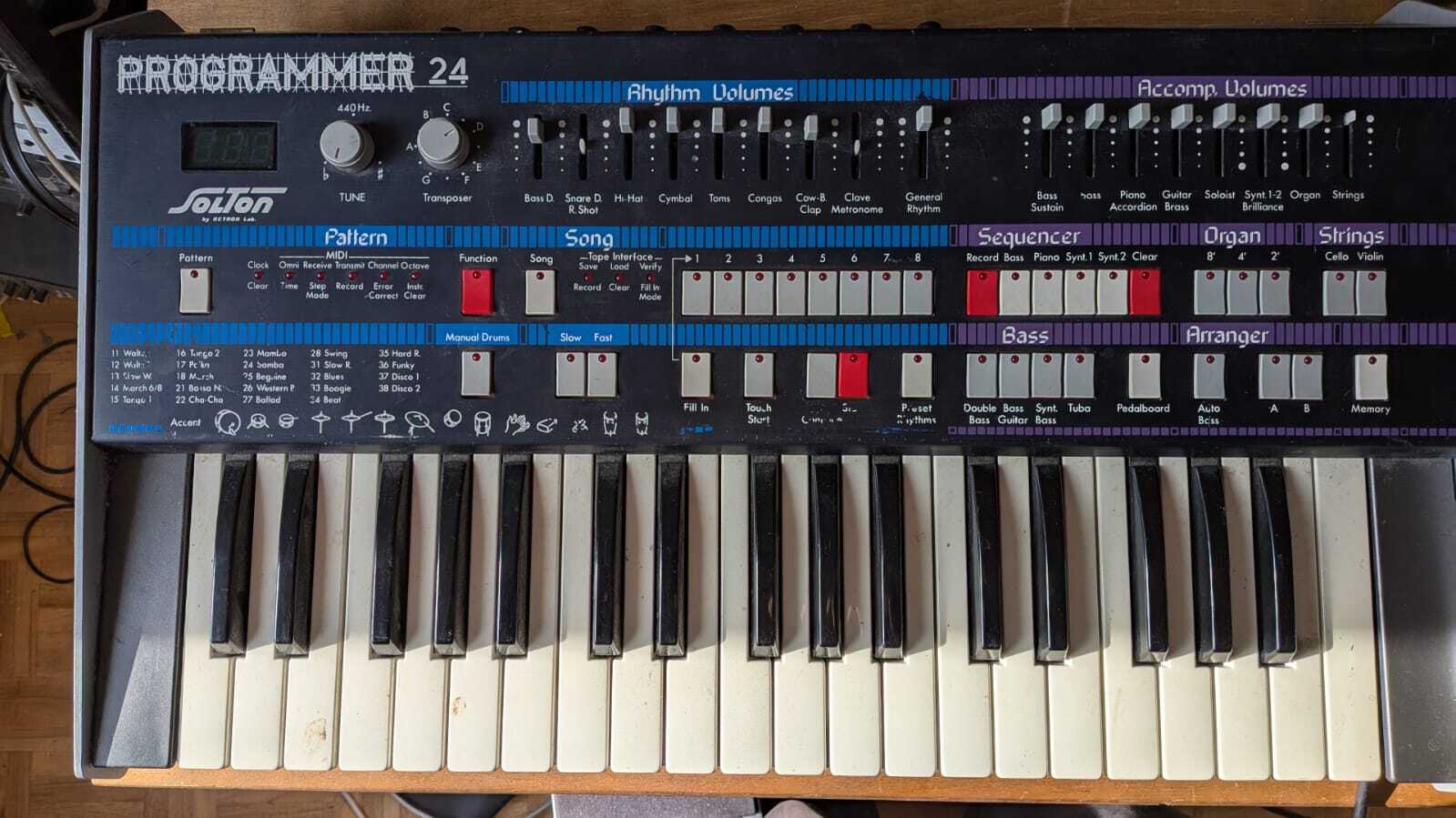 Vends ce super synthé, berceau de l'Italo disco