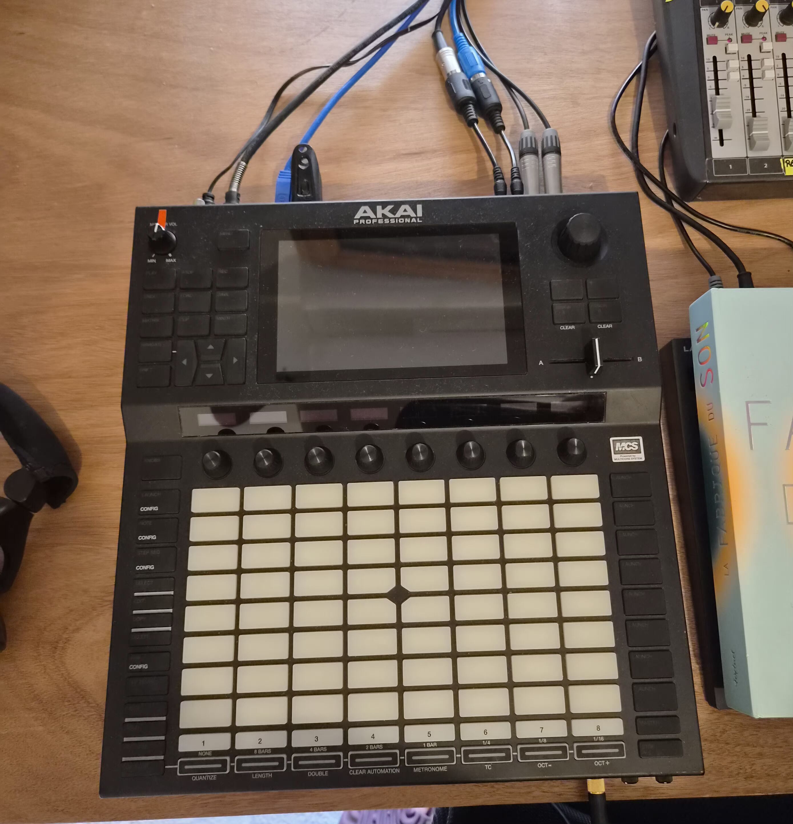 Akai Force (+ Synth ) + Housse UDG Creator 