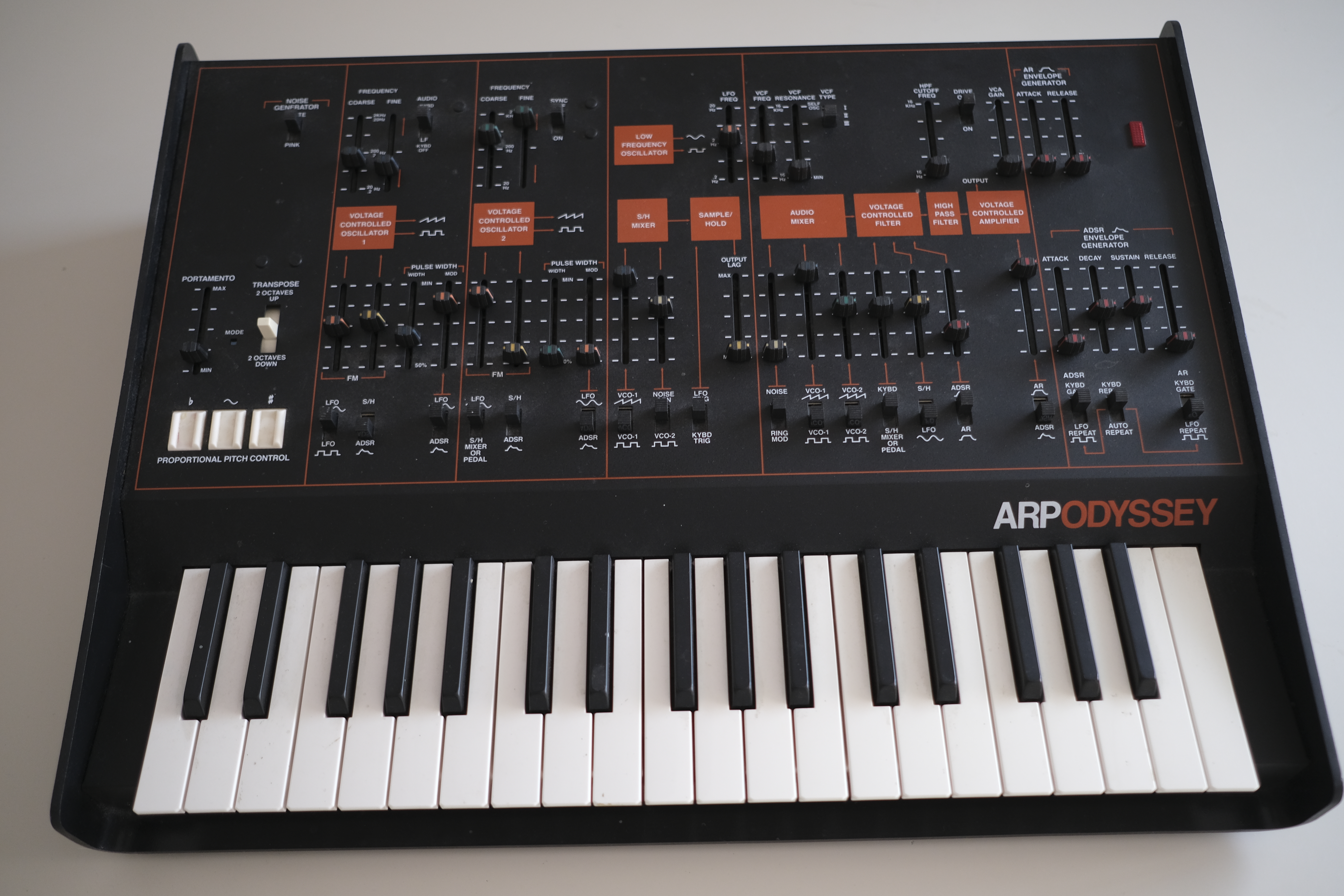 Arp odyssey (2015), en parfait état