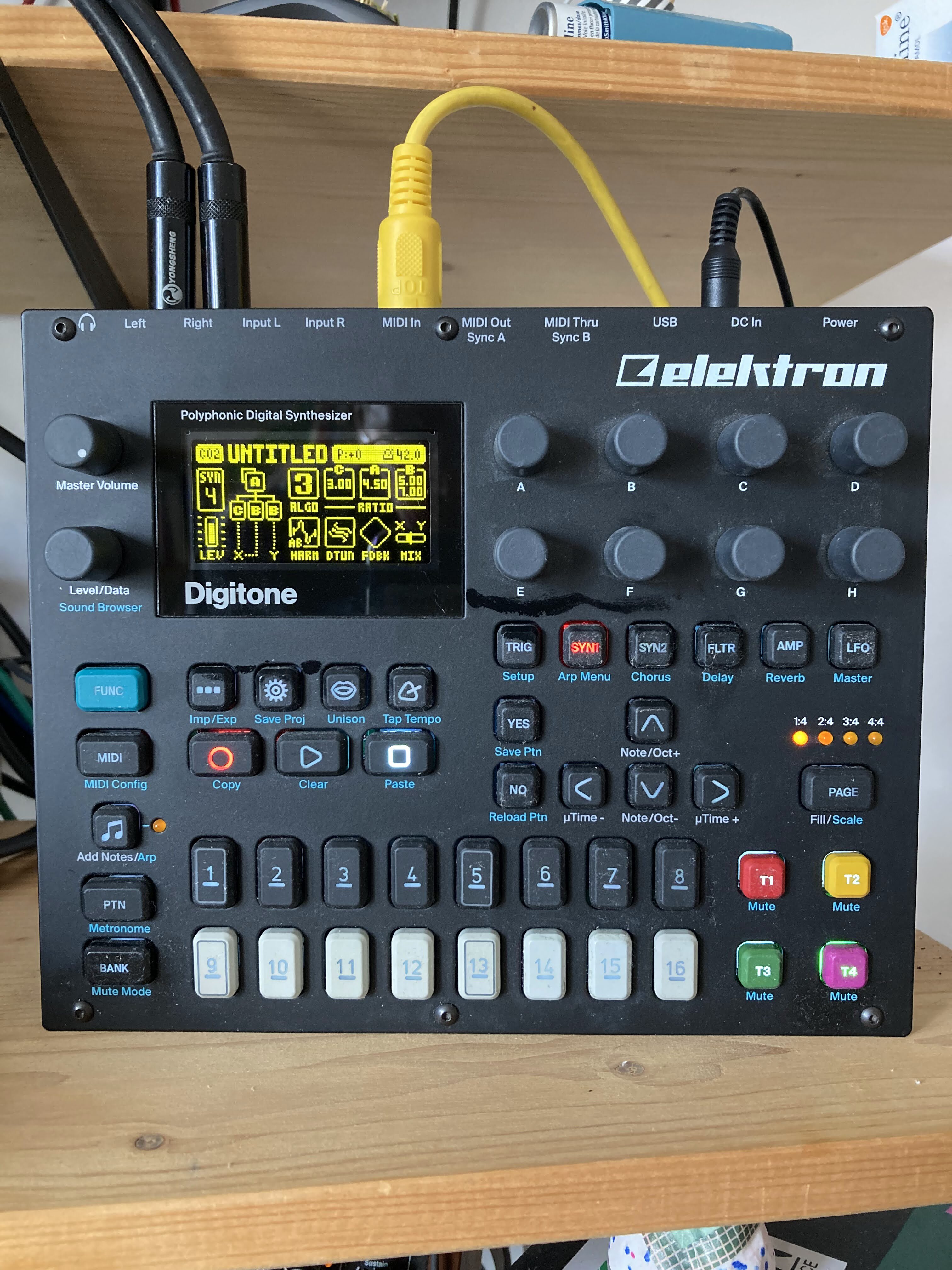 Digitone parfait état + coque officielle Elektron