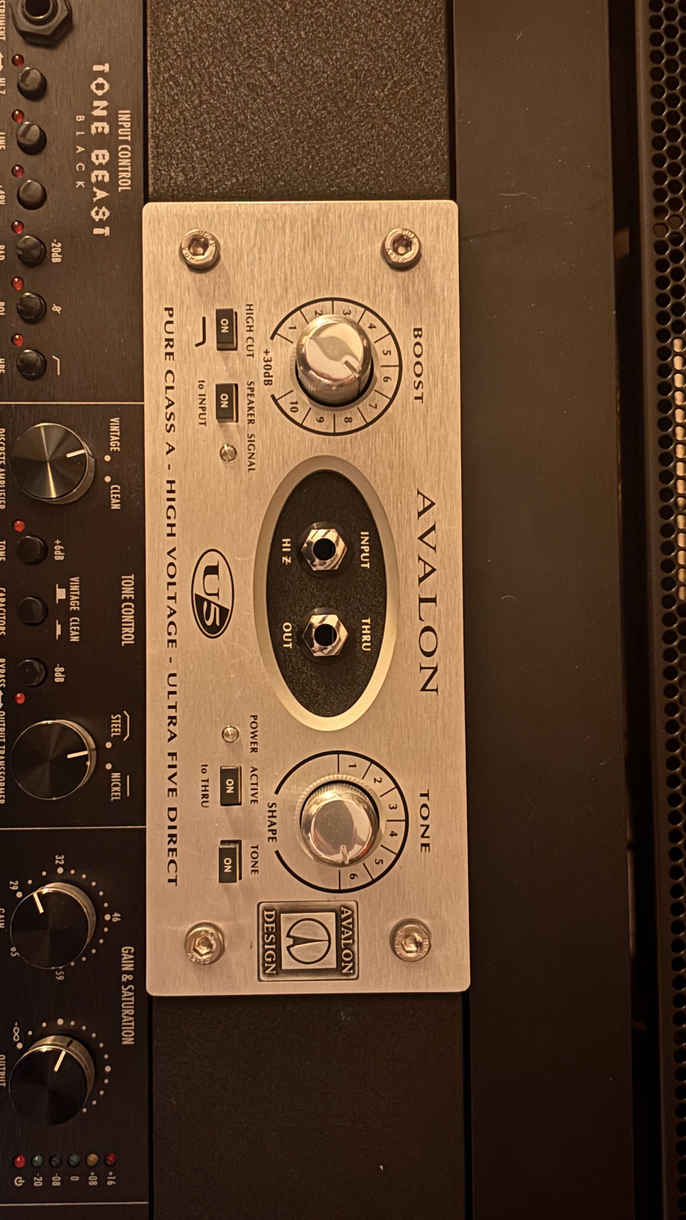 VENDS BOITE DE DIRECT AVALON, TRÈS PEU SERVI, TOUJOURS EN RACK