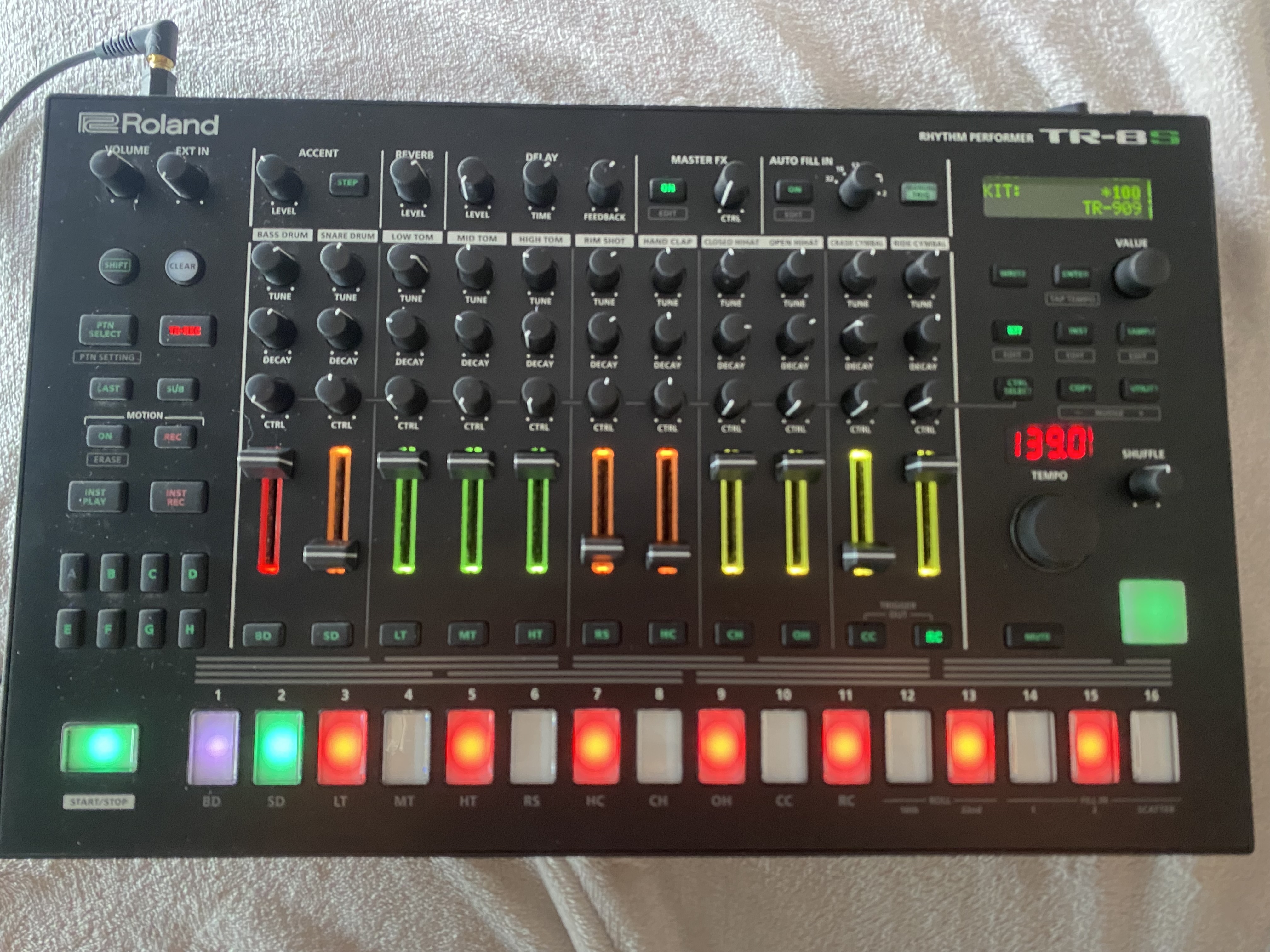 Roland tr8s