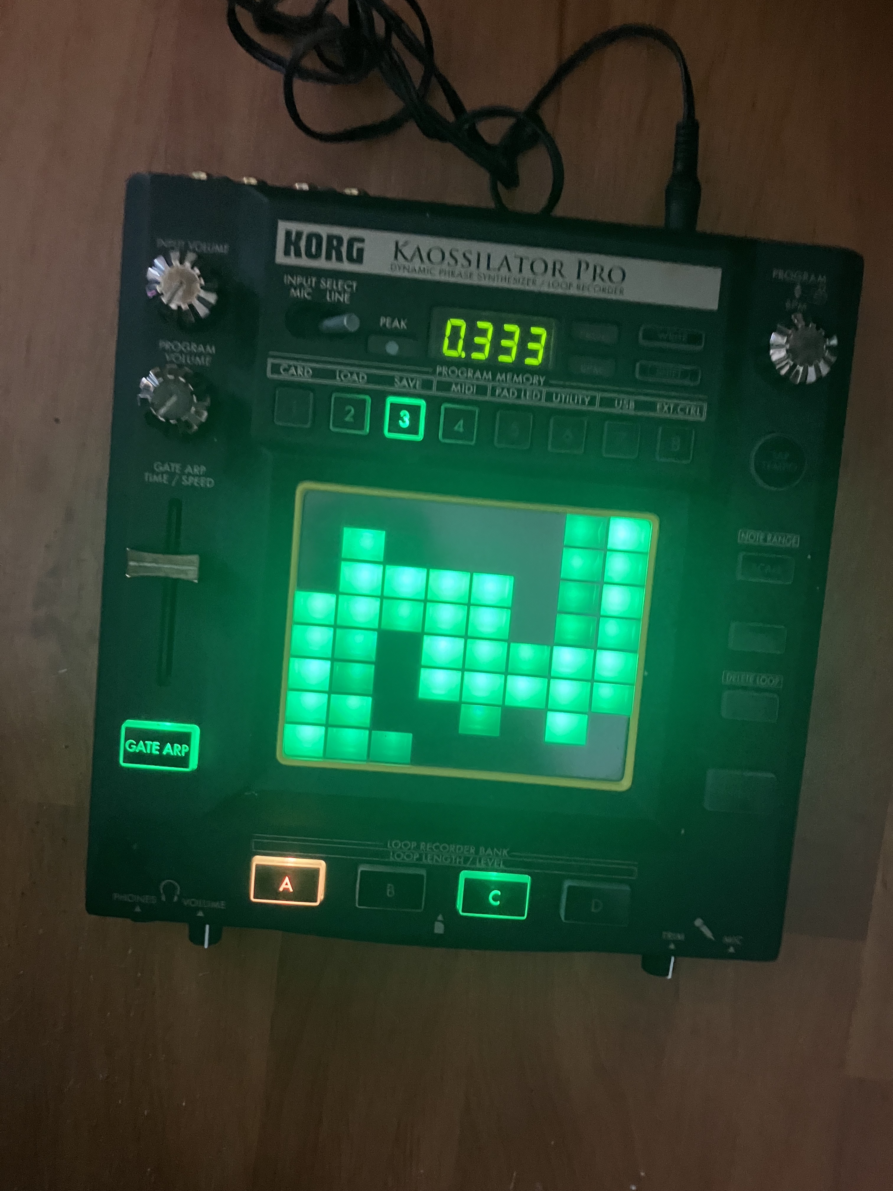 Korg Kaossilator pro. Je l'aime mais il faut que je m'en sépare